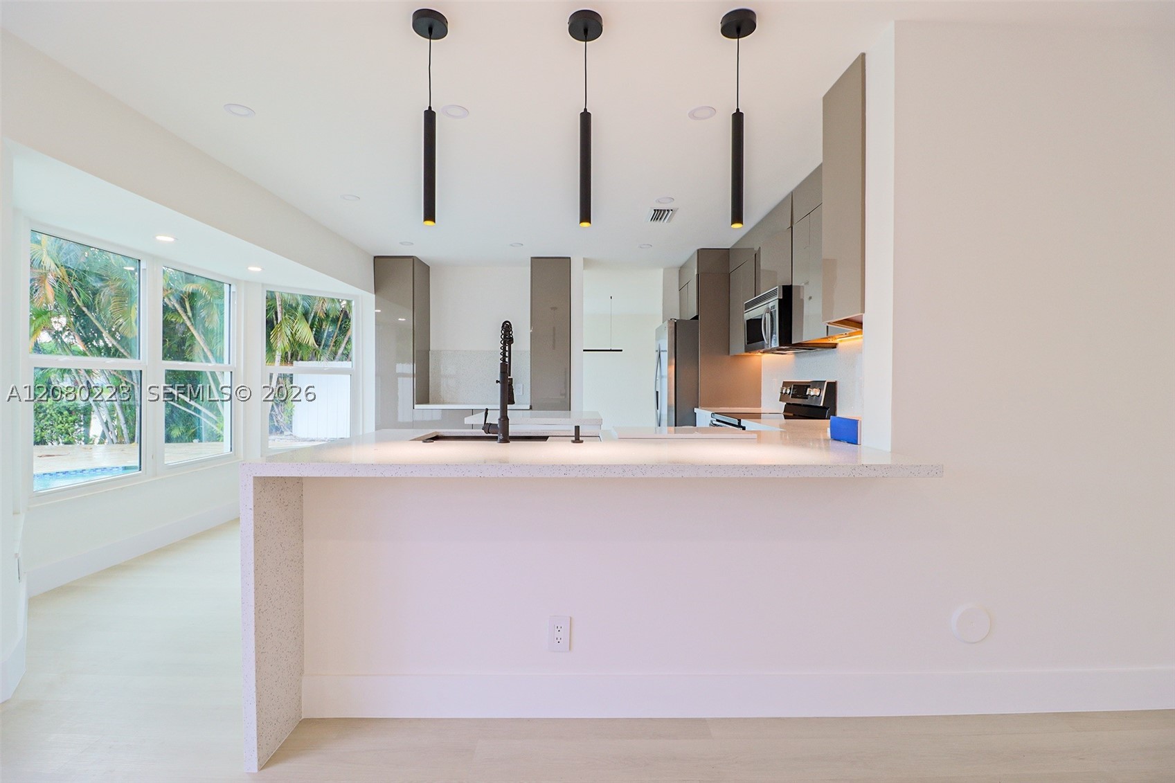 10262 SW 9th Ln, Pembroke Pines FL 33025