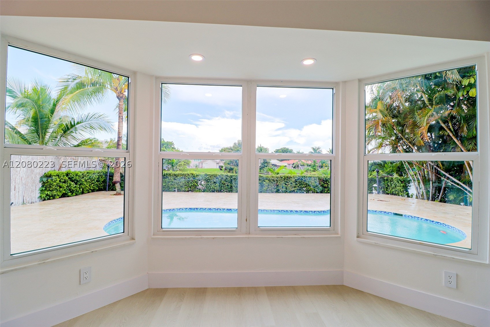 10262 SW 9th Ln, Pembroke Pines FL 33025