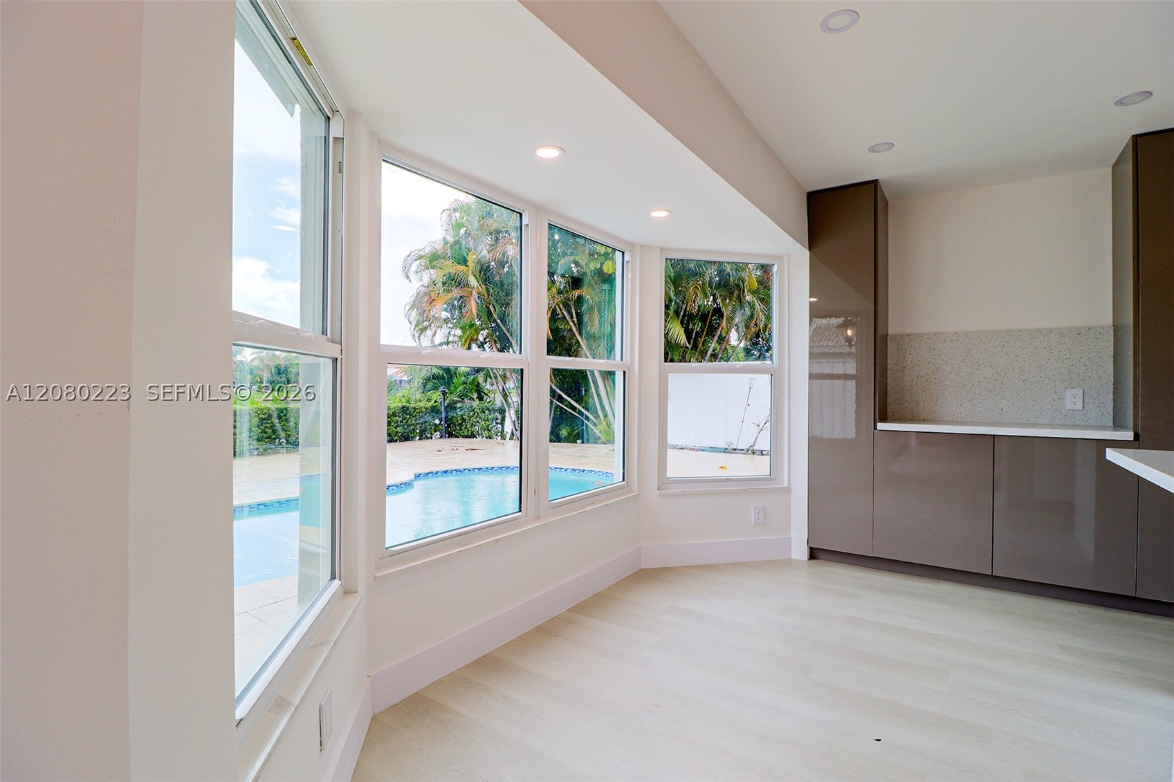 10262 SW 9th Ln, Pembroke Pines FL 33025