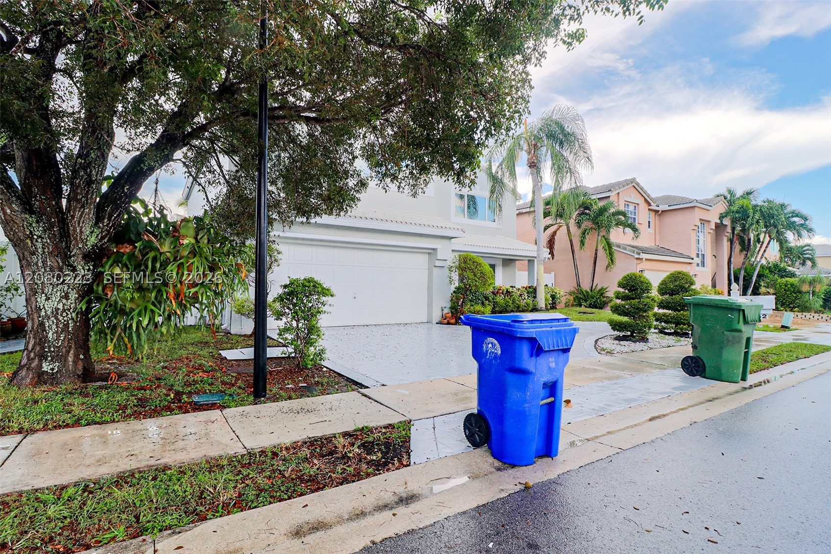 10262 SW 9th Ln, Pembroke Pines FL 33025