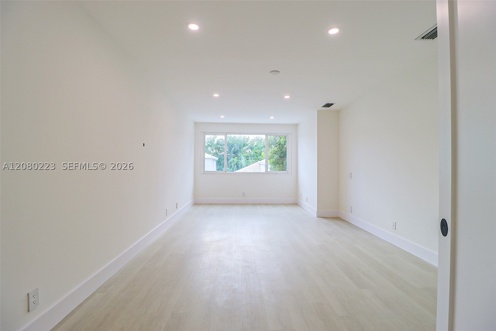 10262 SW 9th Ln, Pembroke Pines FL 33025
