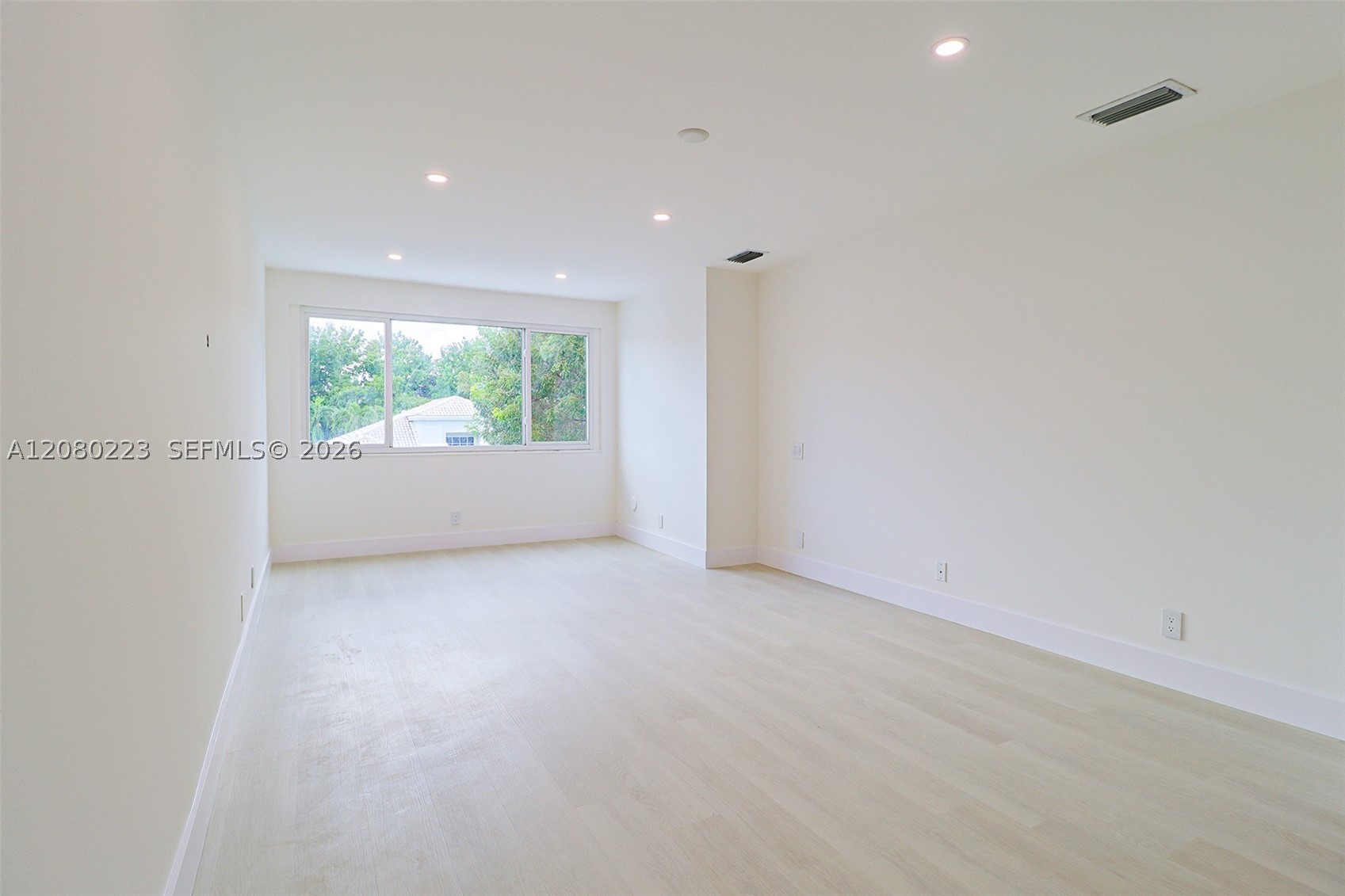 10262 SW 9th Ln, Pembroke Pines FL 33025