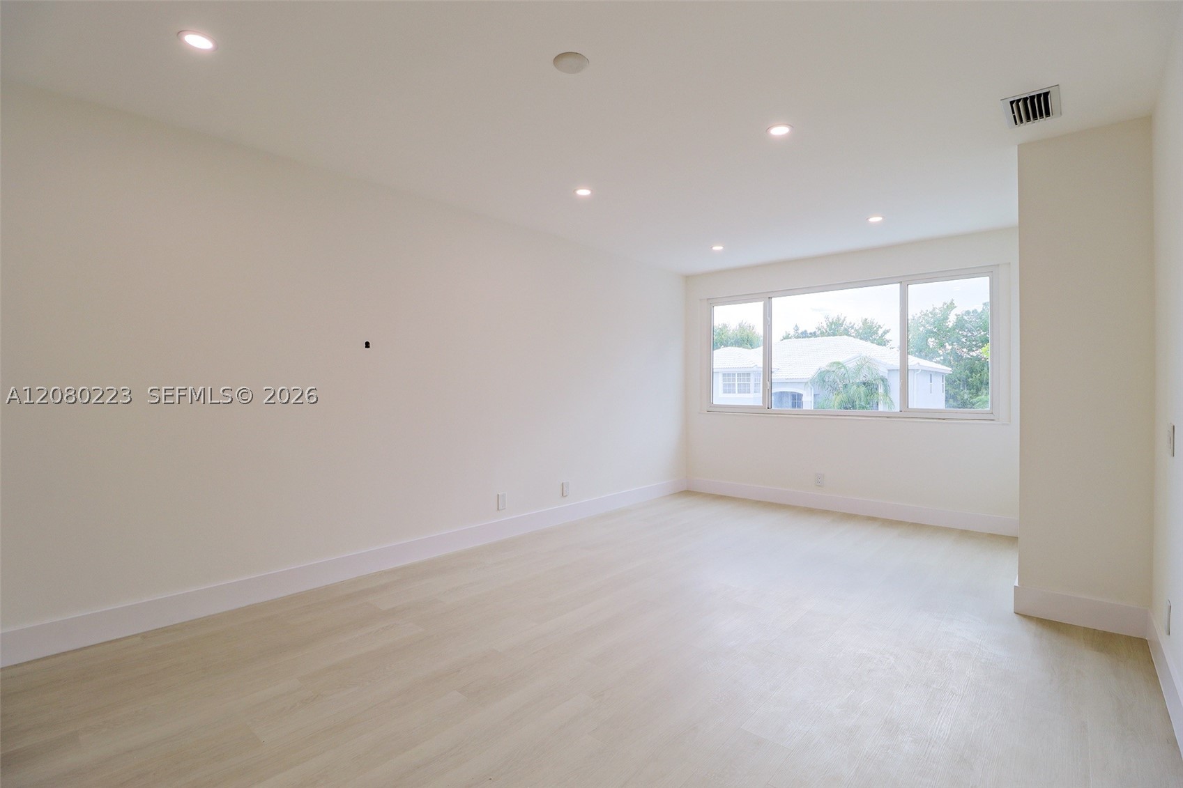 10262 SW 9th Ln, Pembroke Pines FL 33025