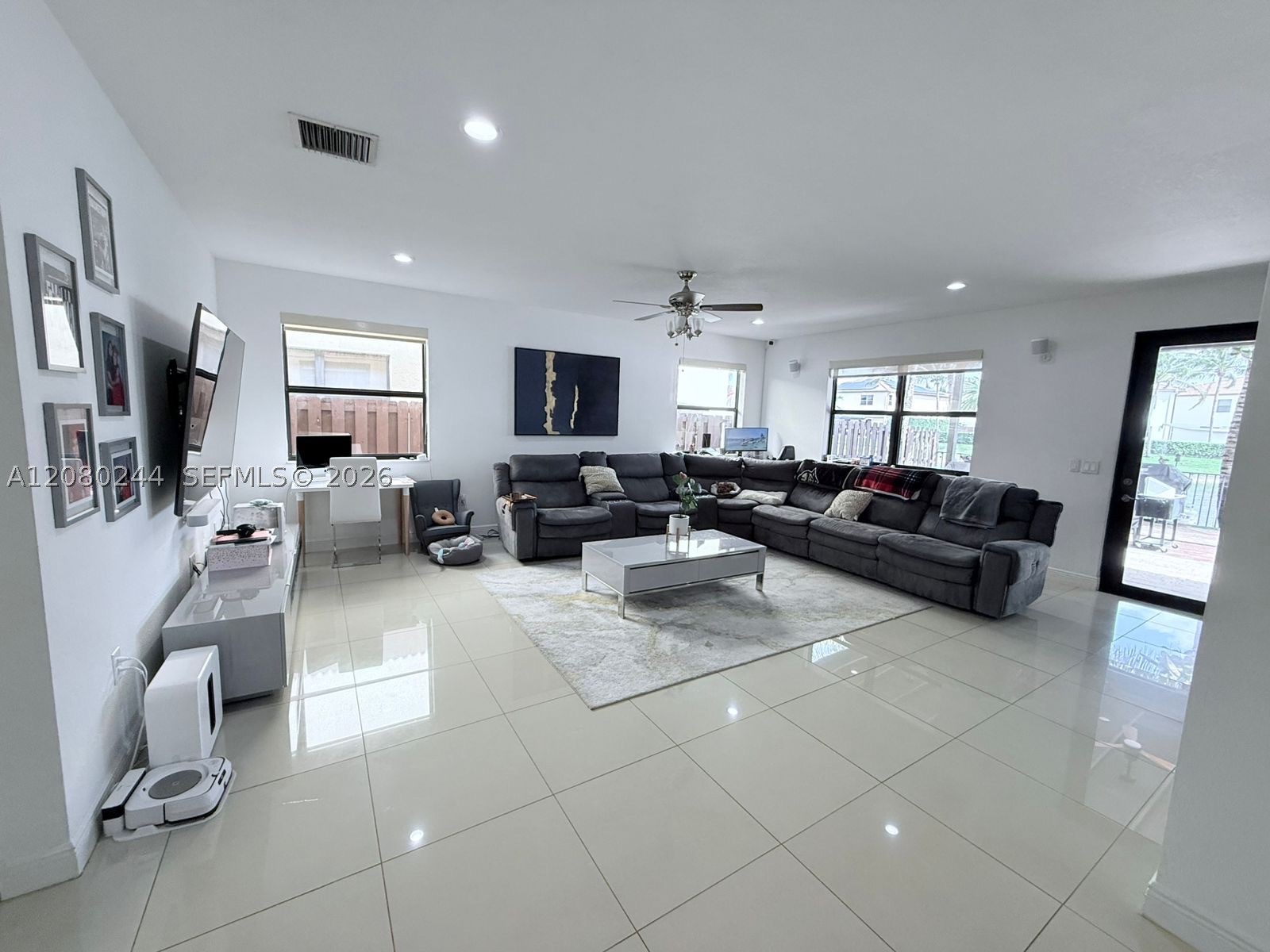 9907 NW 87th Ter, Doral FL 33178