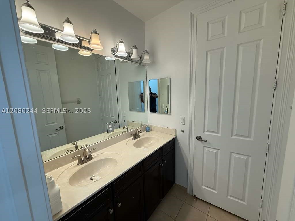 9907 NW 87th Ter, Doral FL 33178