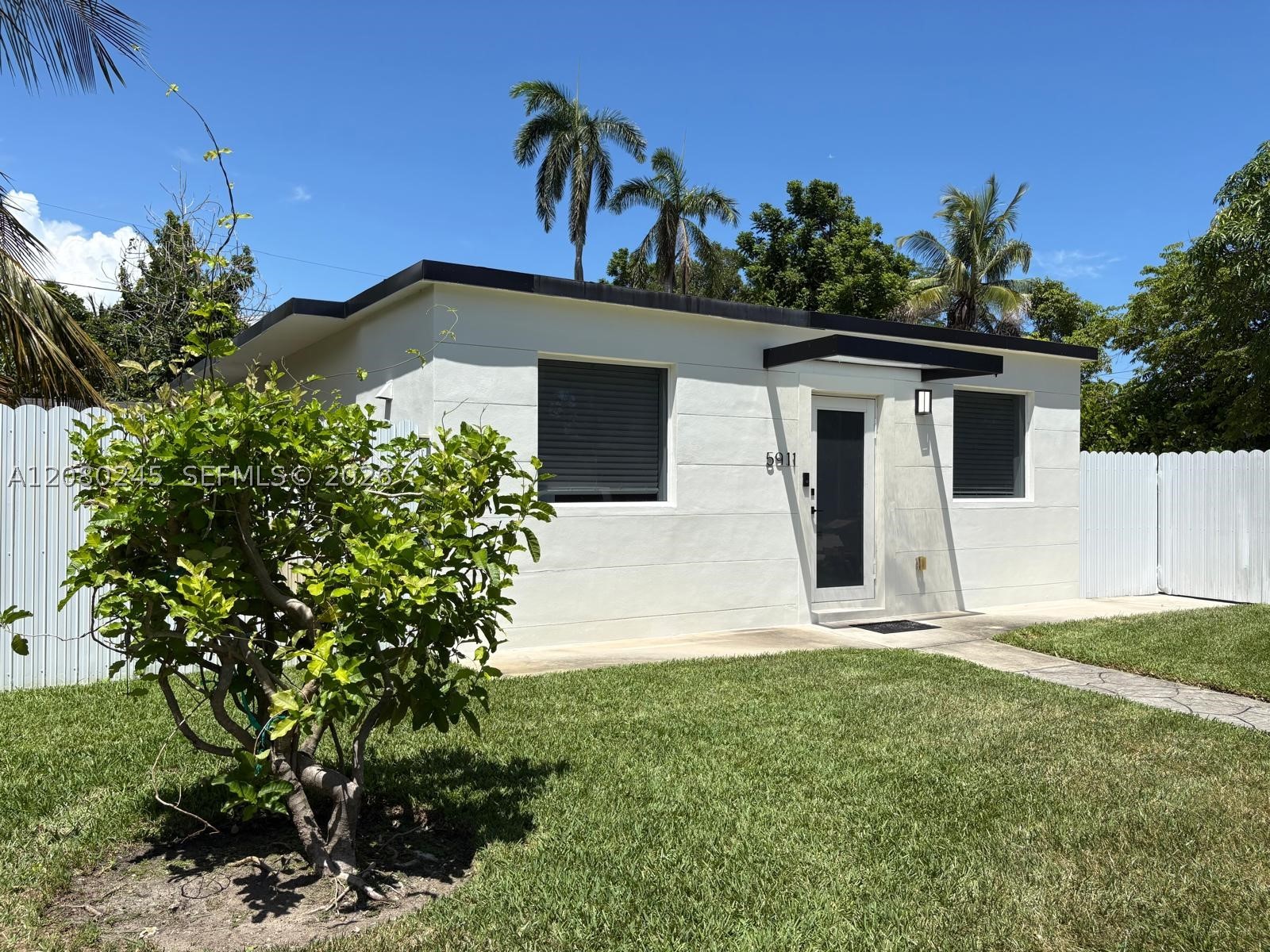 5911 SW 62nd Ter, South Miami FL 33143