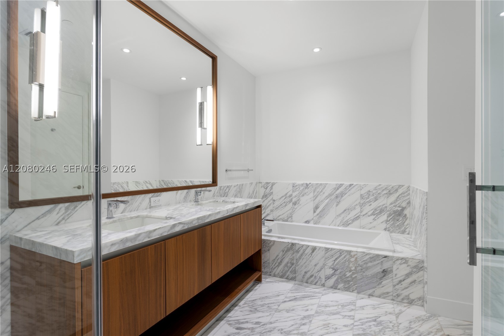 175 SE 25TH RD #2701, Miami FL 33129