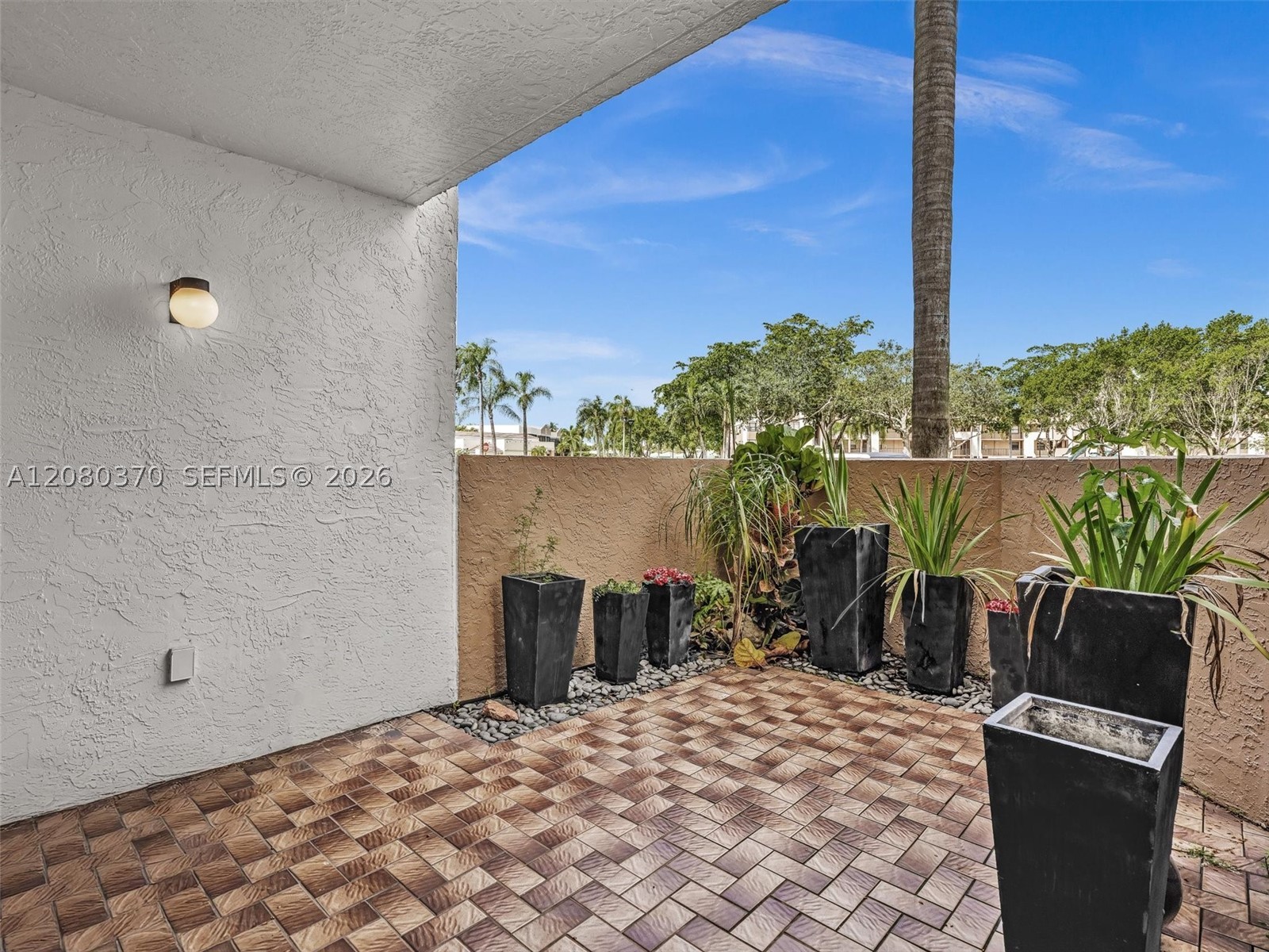 7518 Fairfax Dr #110, Tamarac FL 33321