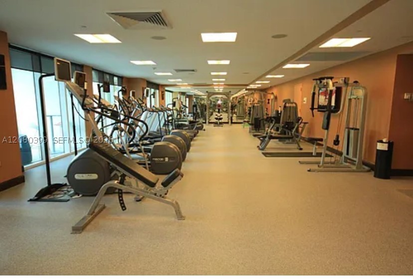 950 Brickell Bay Dr #2203, Miami FL 33131