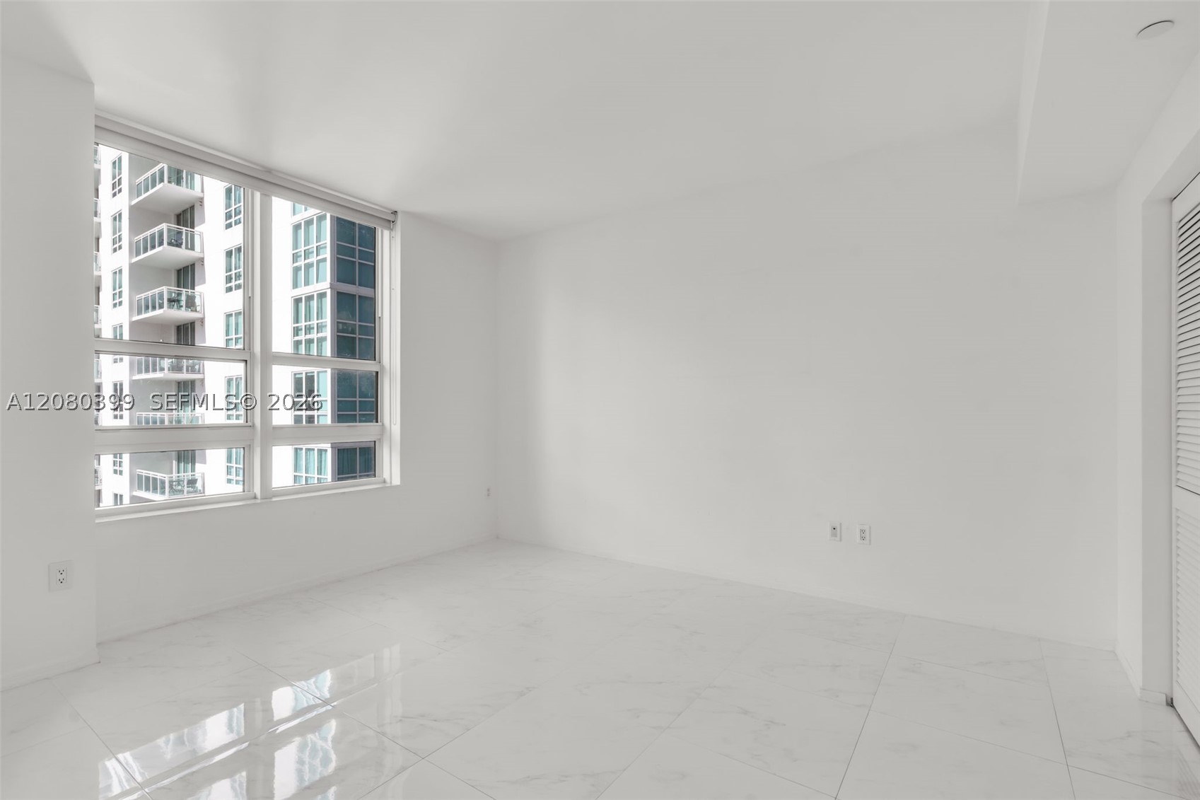 950 Brickell Bay Dr #2203, Miami FL 33131