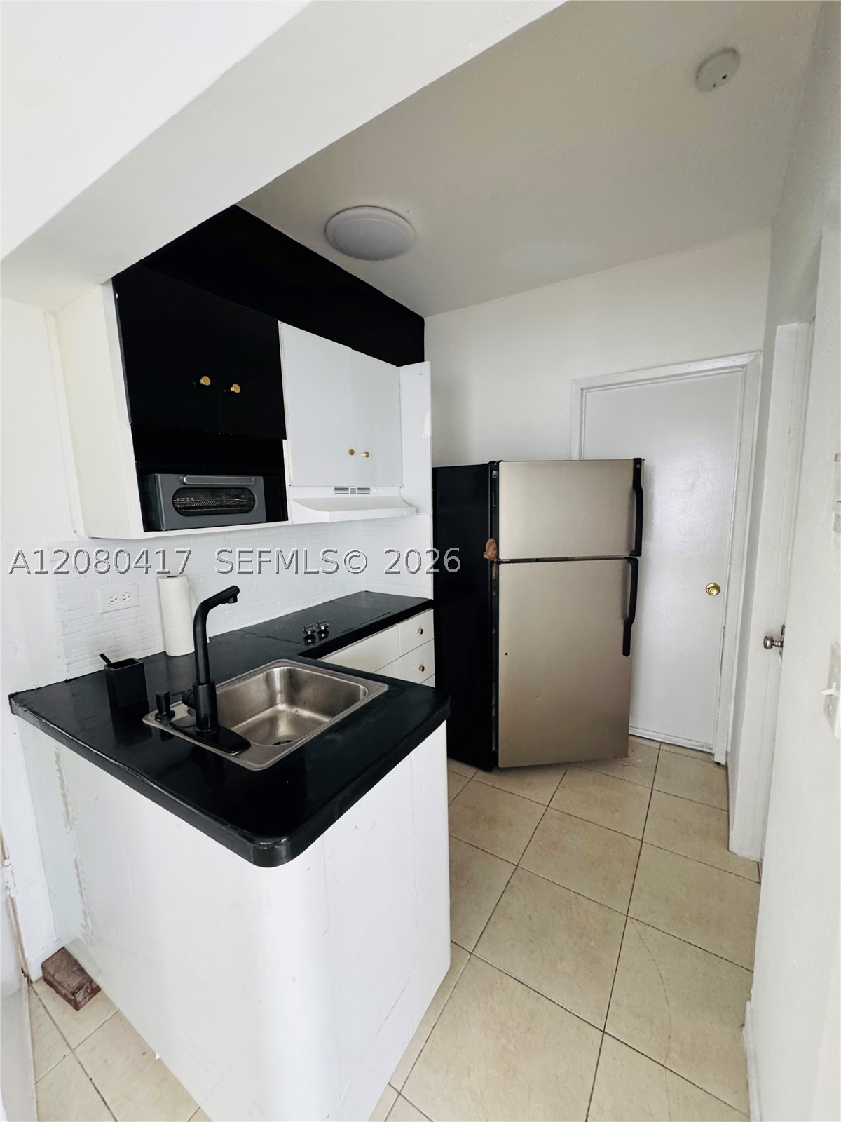 227 1st St #8, Miami Beach FL 33139