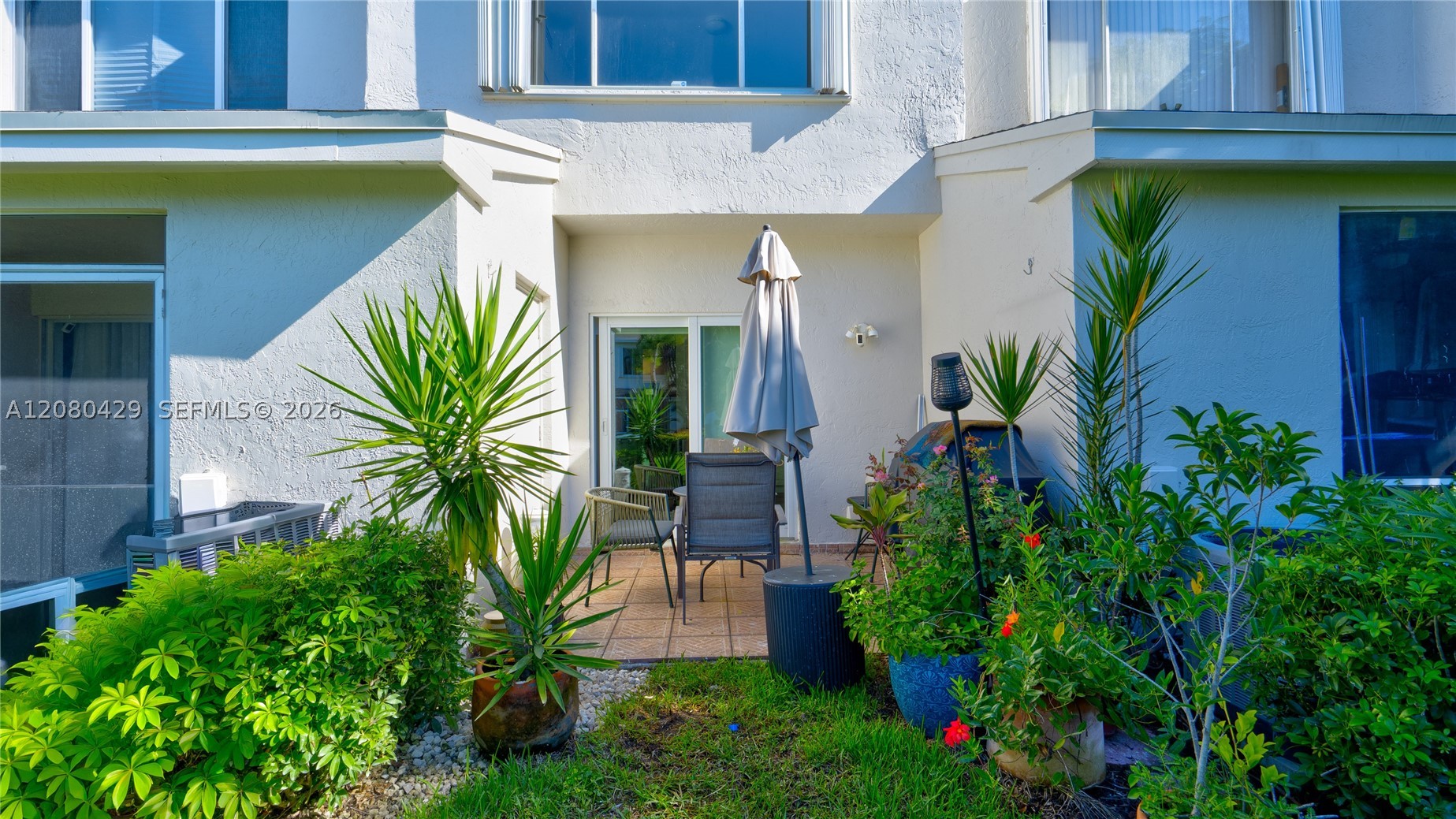 16676 Hemingway Dr, Weston FL 33326