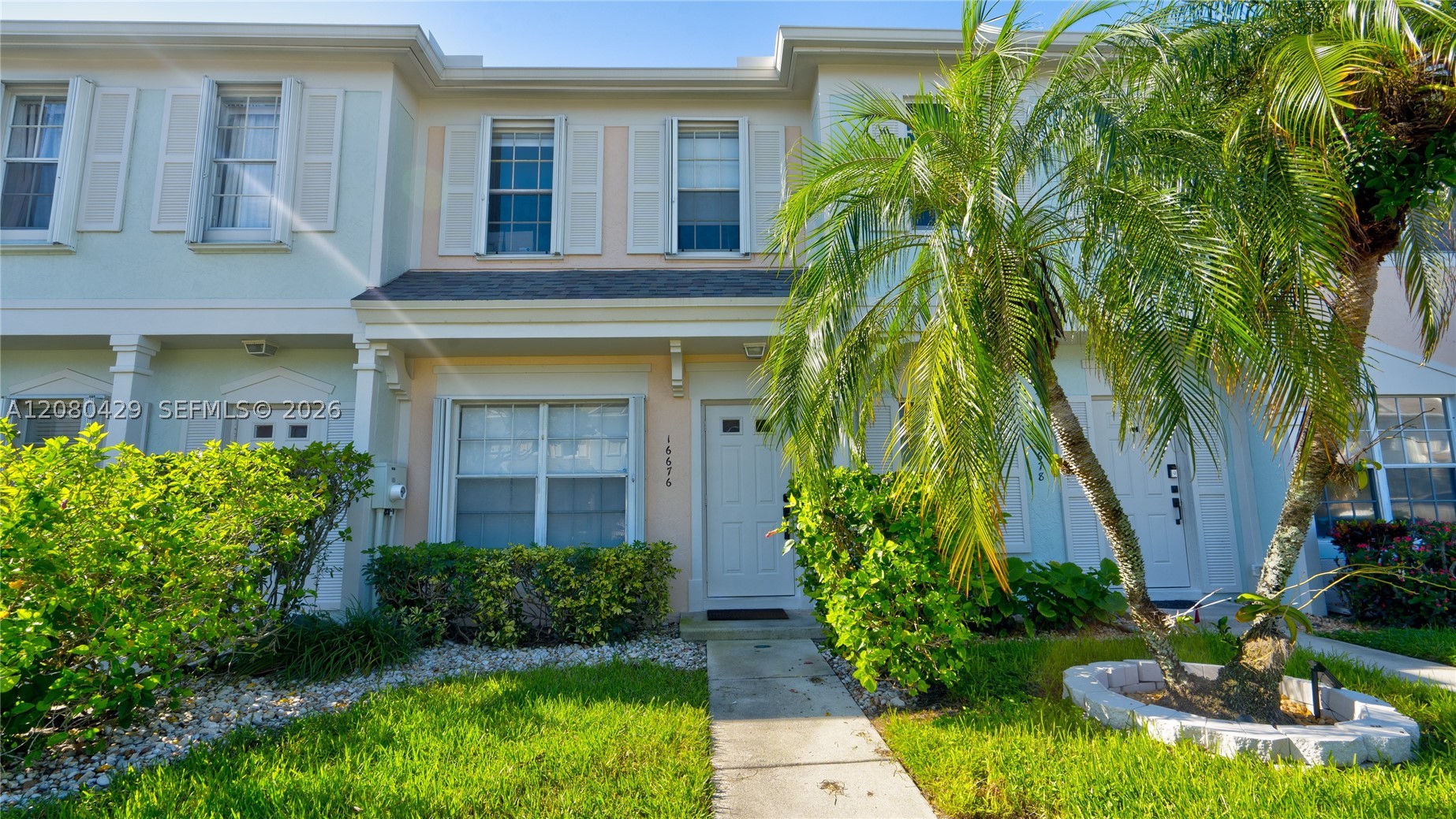 16676 Hemingway Dr, Weston FL 33326