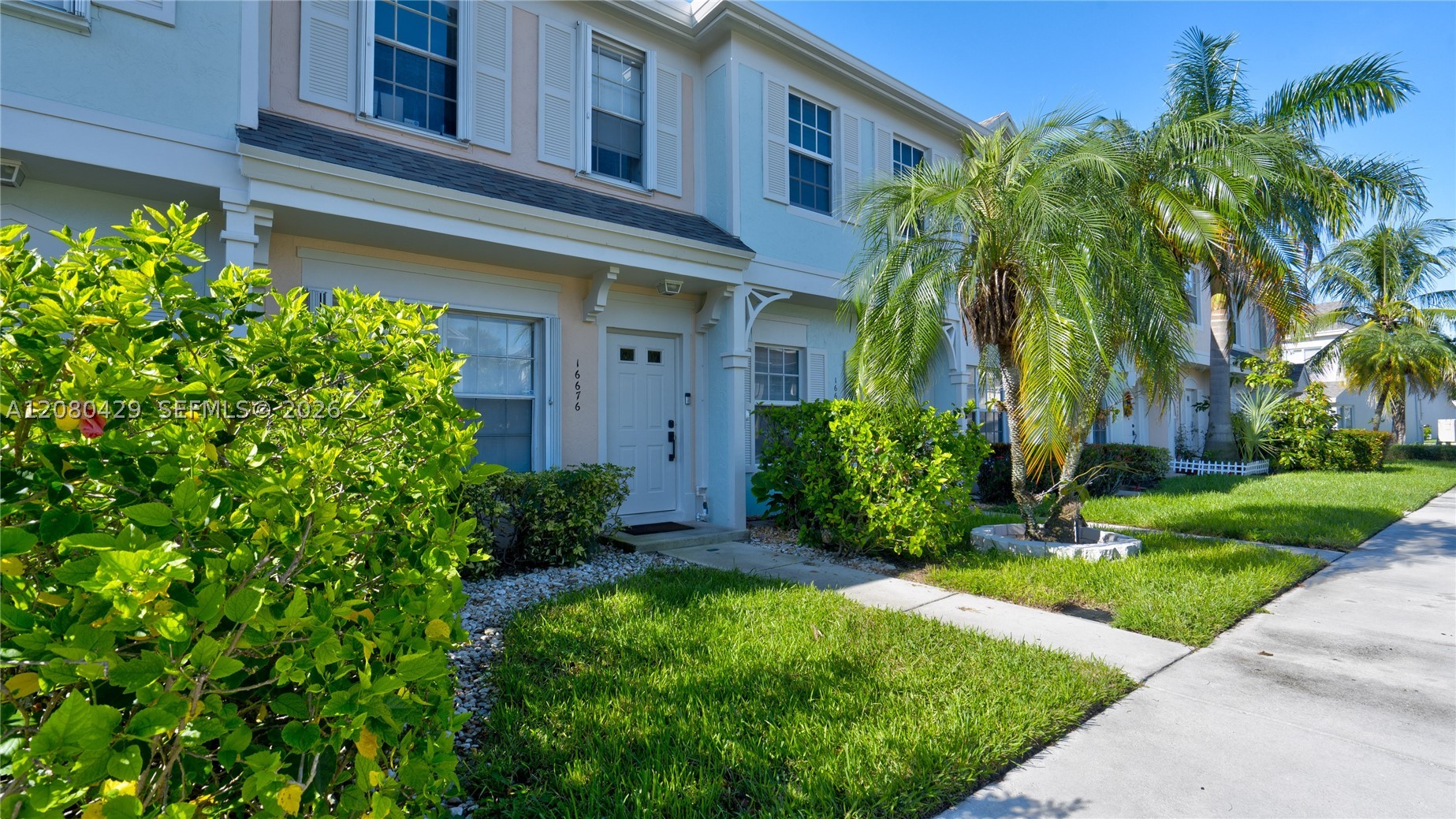 16676 Hemingway Dr, Weston FL 33326