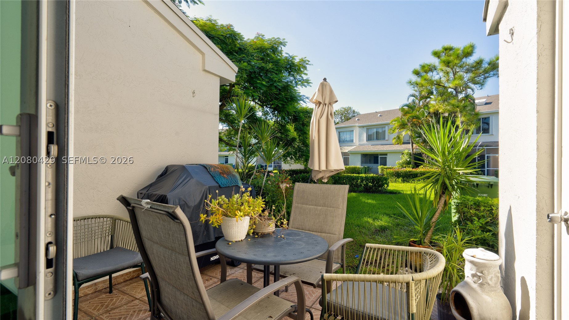 16676 Hemingway Dr, Weston FL 33326