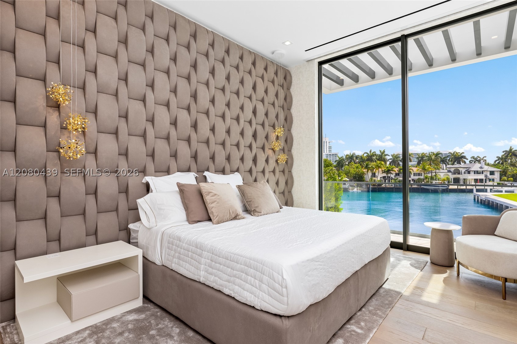 2560 Del Lago Dr, Fort Lauderdale FL 33316