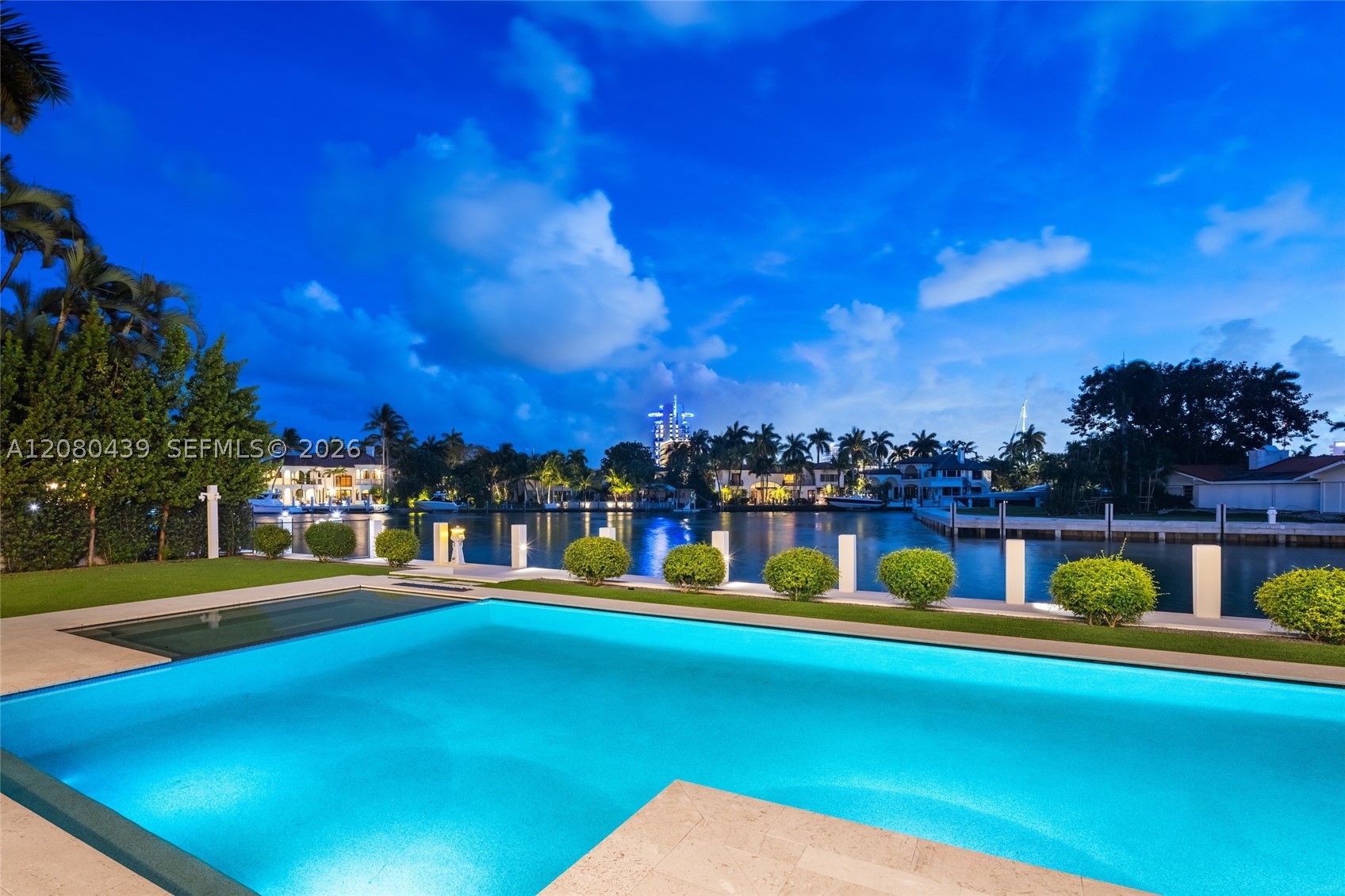 2560 Del Lago Dr, Fort Lauderdale FL 33316