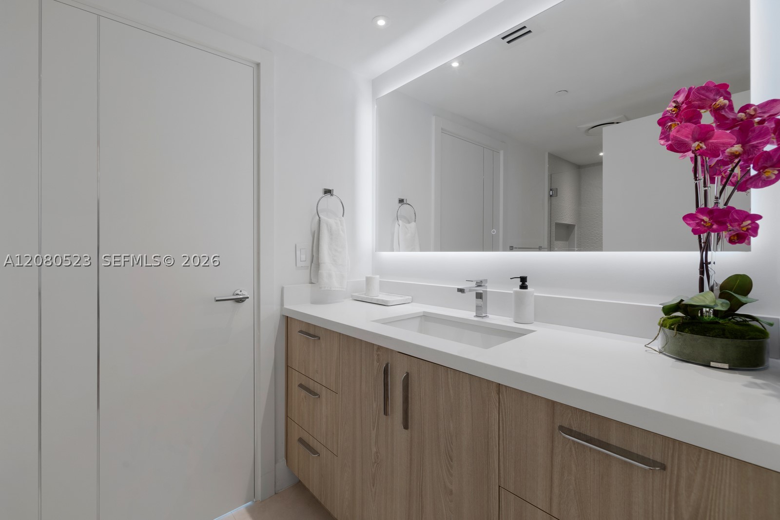 450 Alton Rd #2505, Miami Beach FL 33139