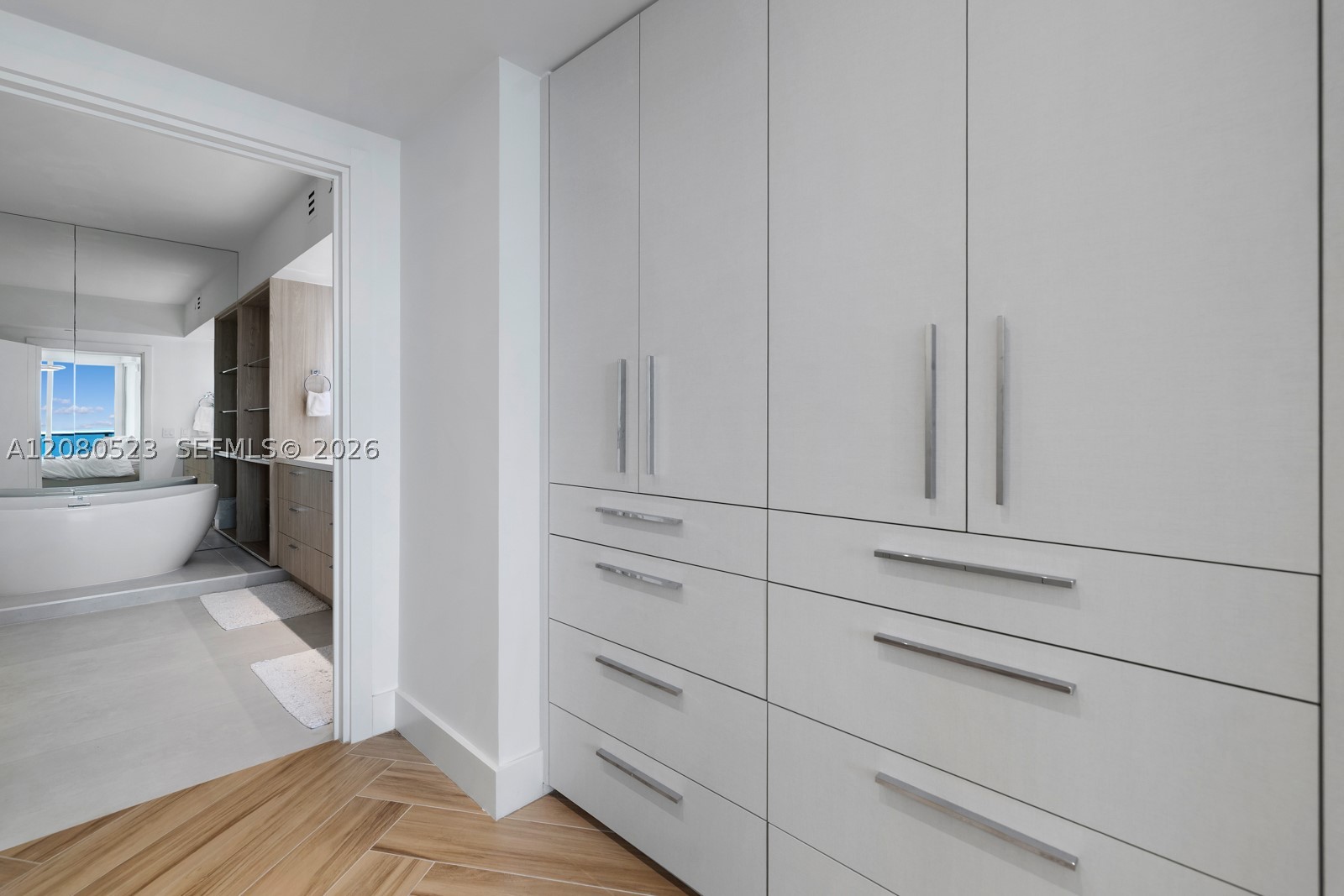 450 Alton Rd #2505, Miami Beach FL 33139