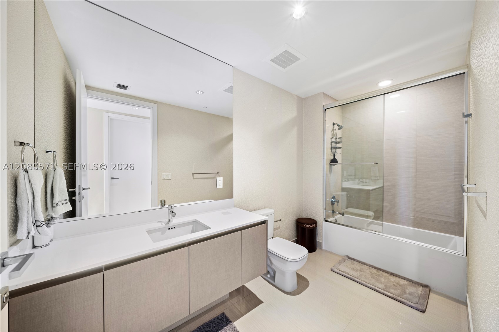 3300 NE 188th St #312, Aventura FL 33180