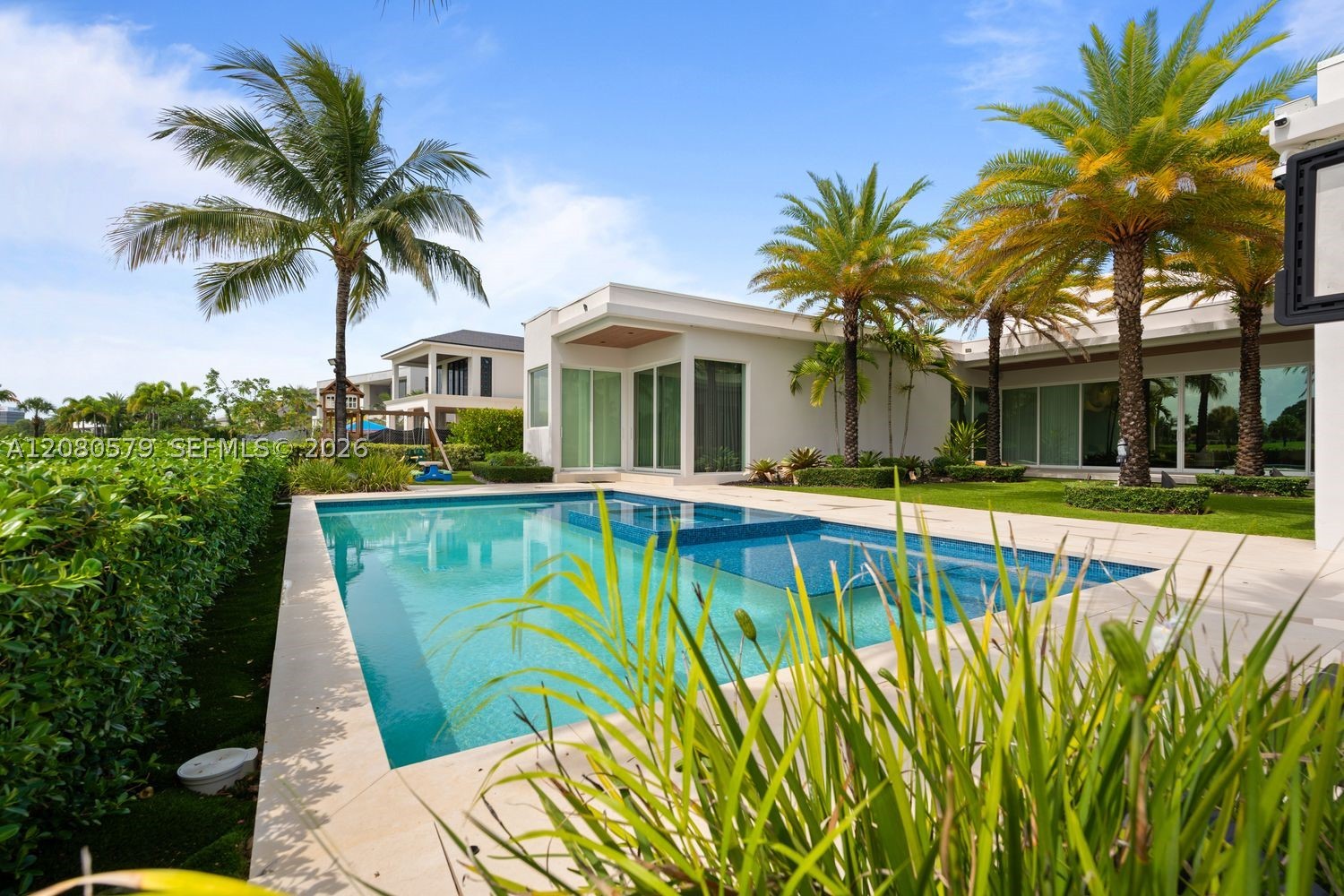 3939 Country Club Ln, Fort Lauderdale FL 33308
