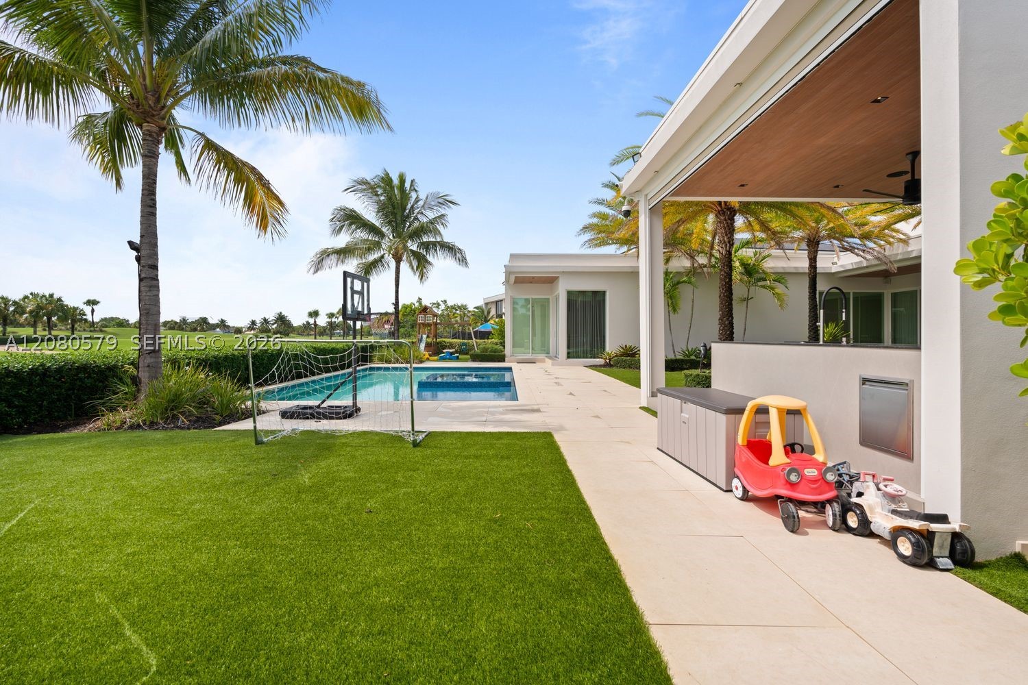 3939 Country Club Ln, Fort Lauderdale FL 33308