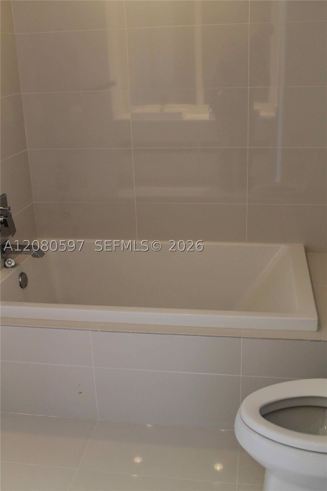 45 SW 9th St #2809, Miami FL 33130