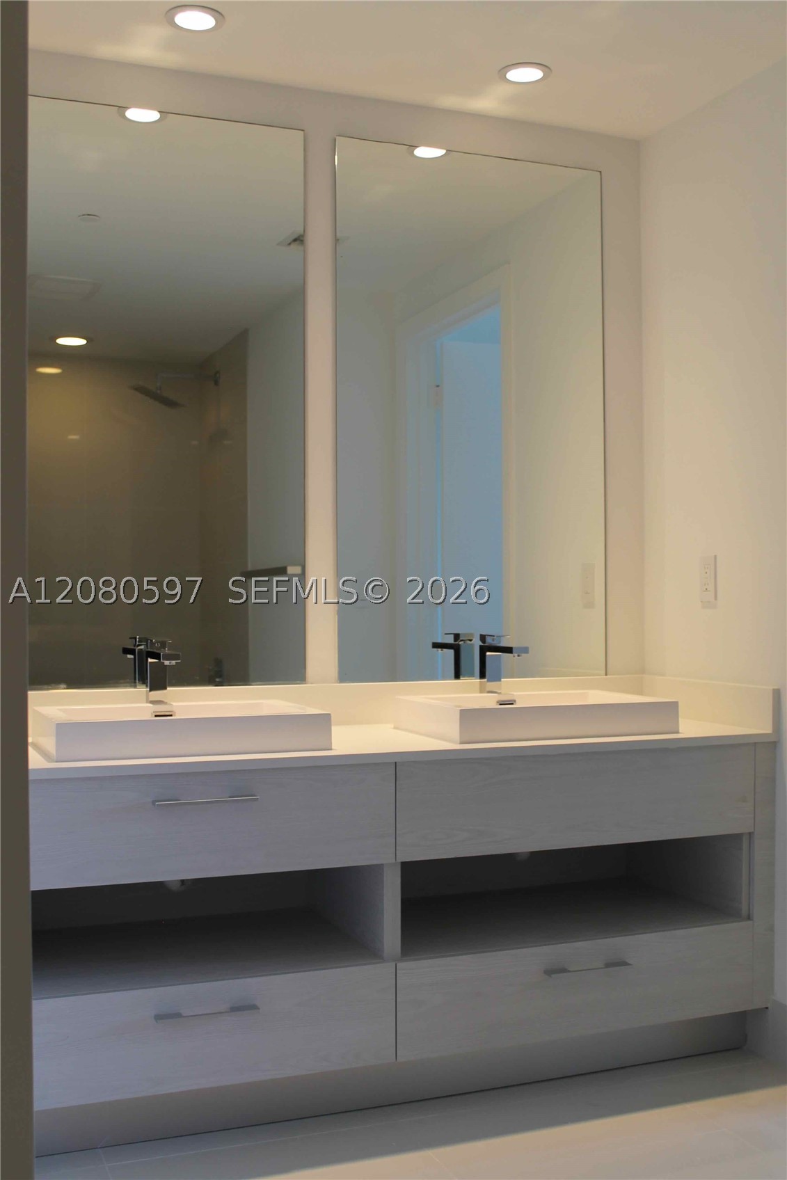 45 SW 9th St #2809, Miami FL 33130