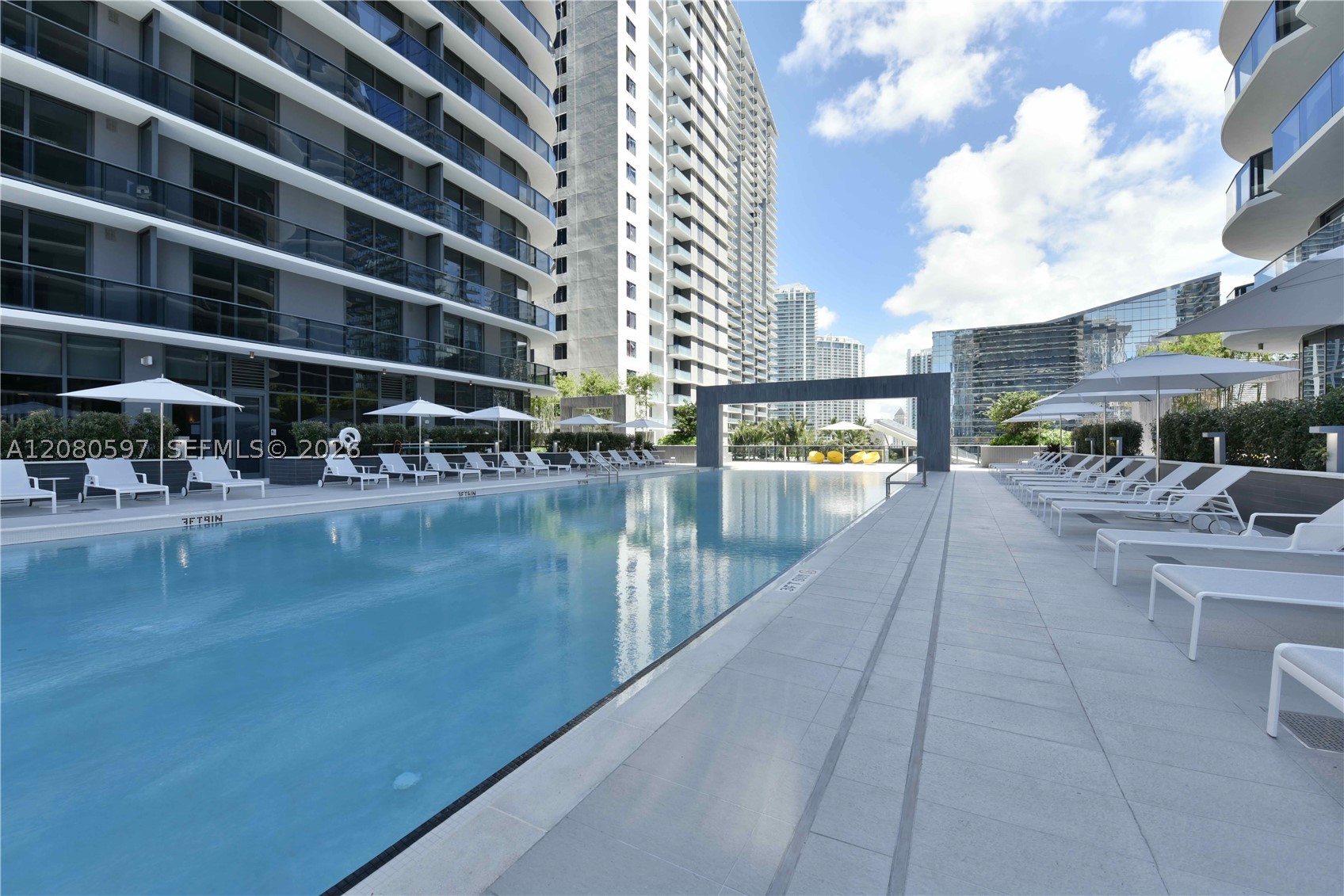 45 SW 9th St #2809, Miami FL 33130