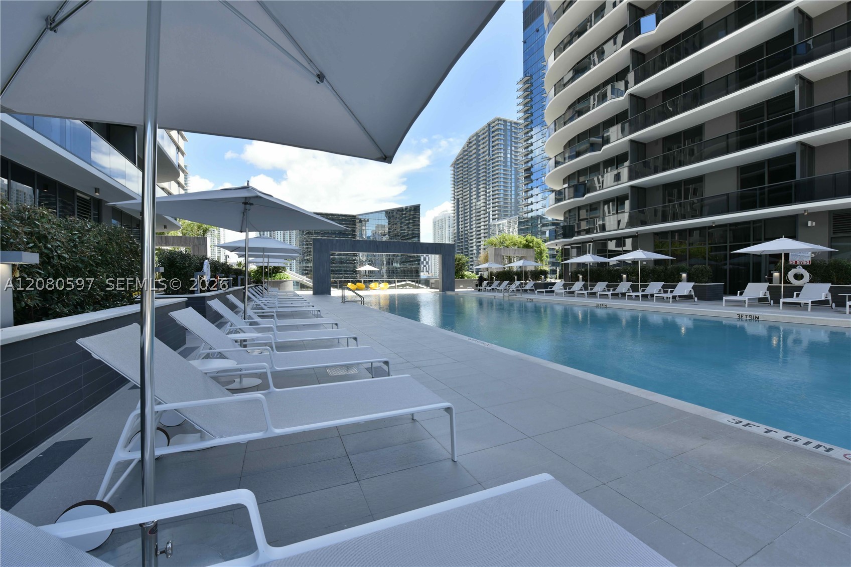 45 SW 9th St #2809, Miami FL 33130