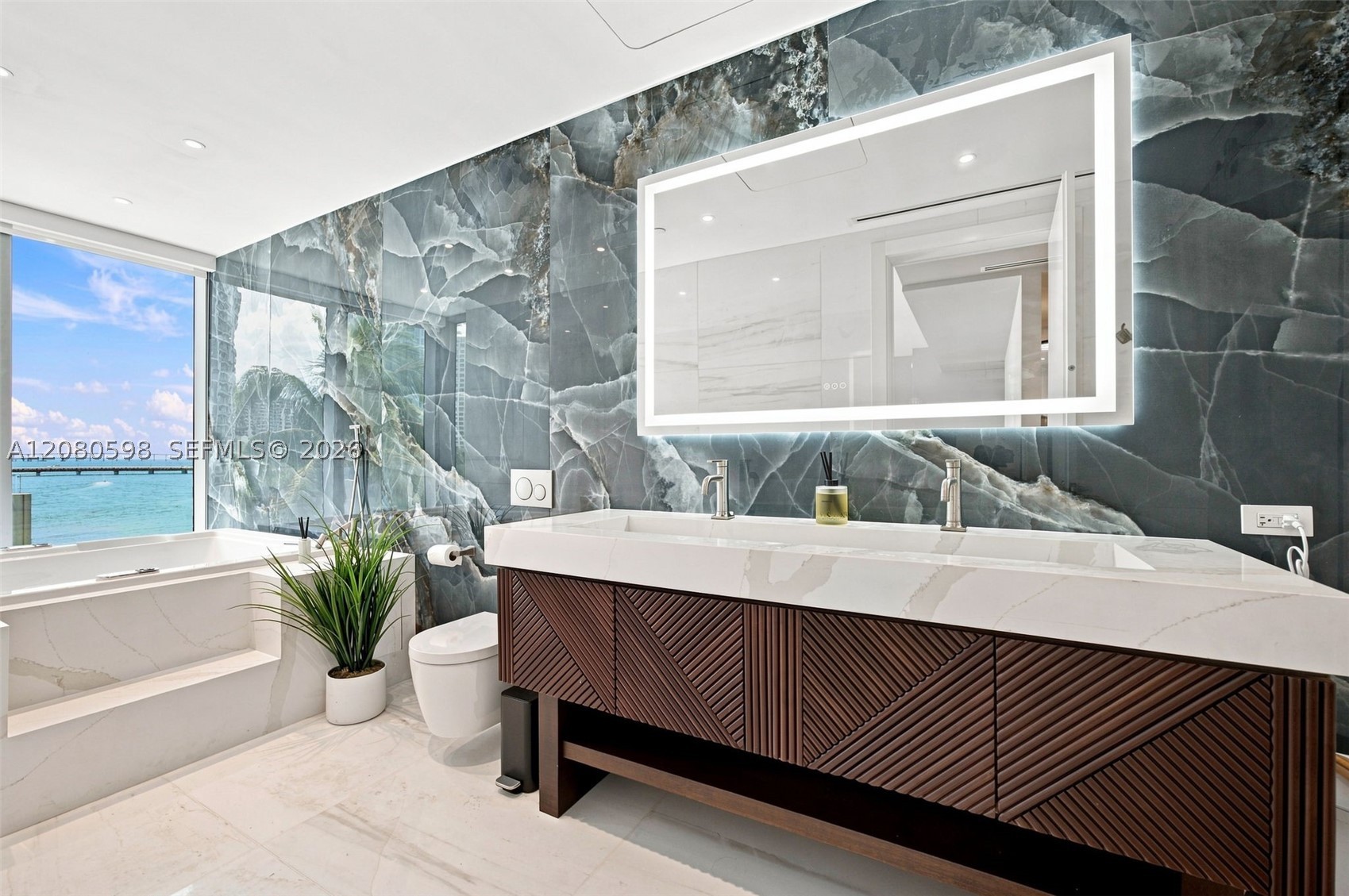 300 Biscayne Blvd Way #301, Miami FL 33131