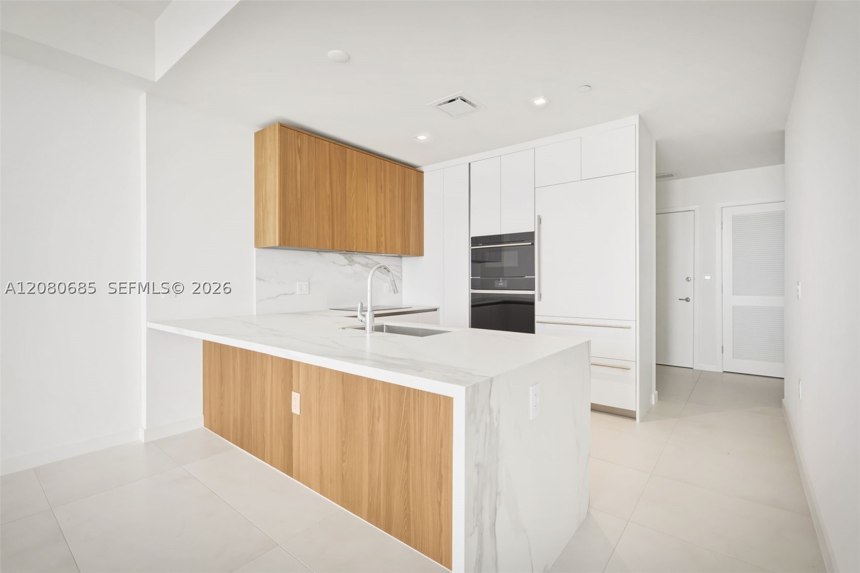 1400 Biscayne Blvd #2304, Miami FL 33132