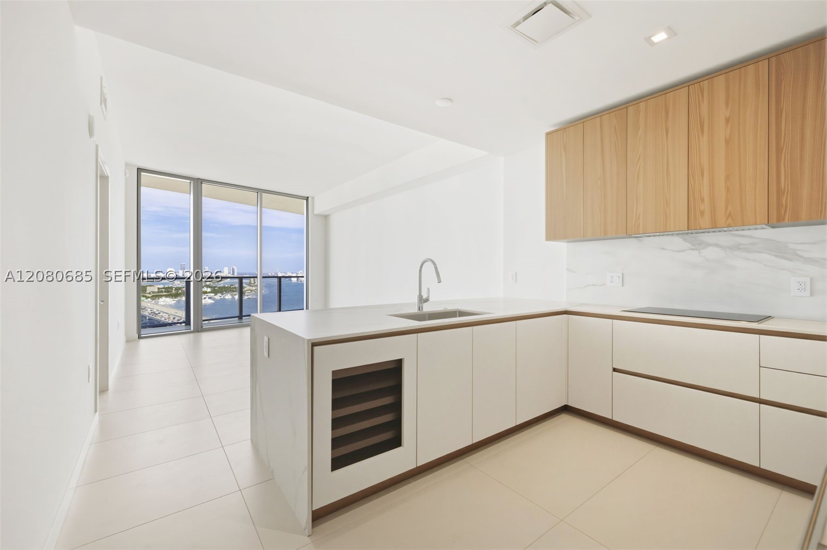1400 Biscayne Blvd #2304, Miami FL 33132