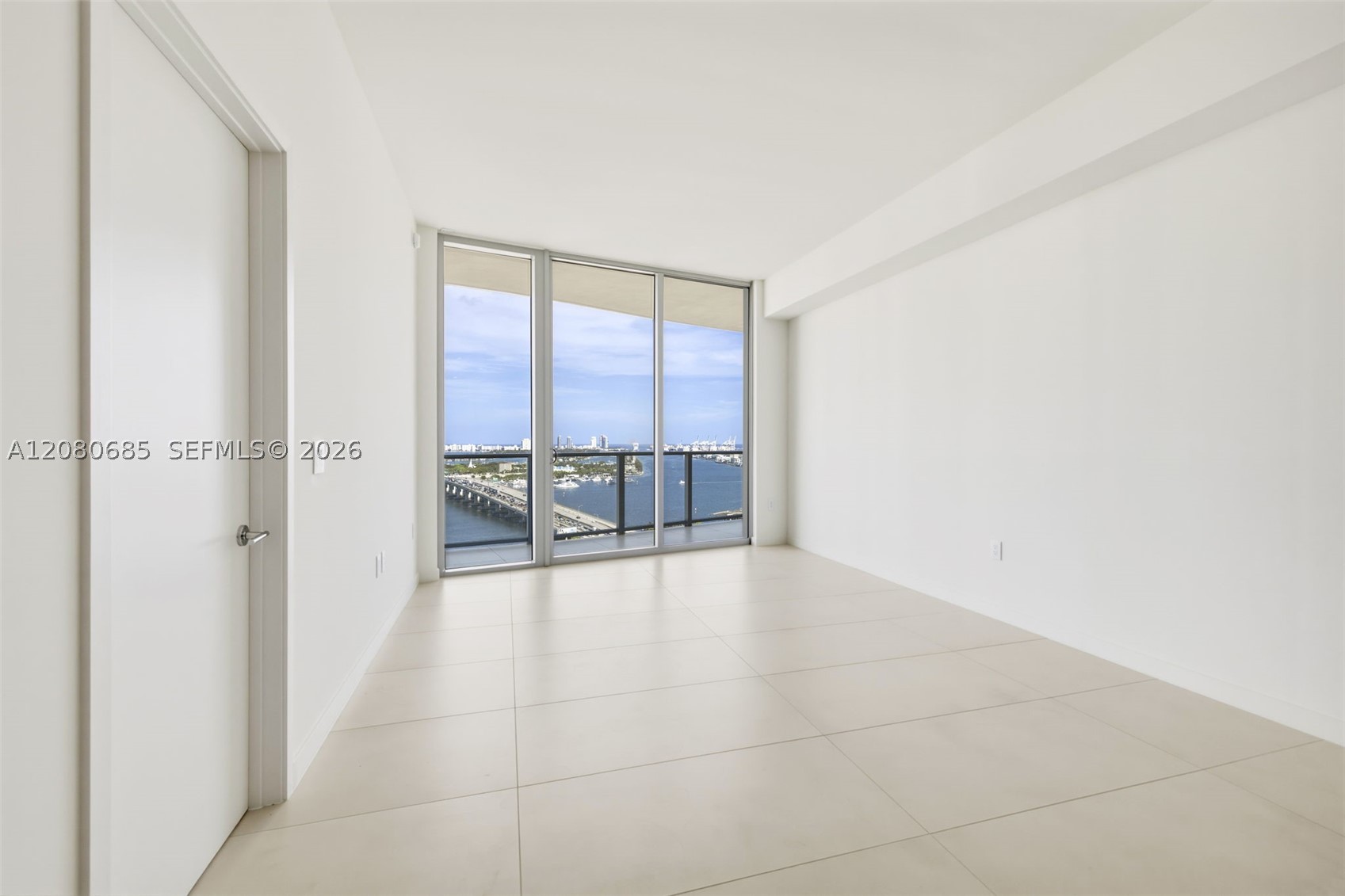 1400 Biscayne Blvd #2304, Miami FL 33132