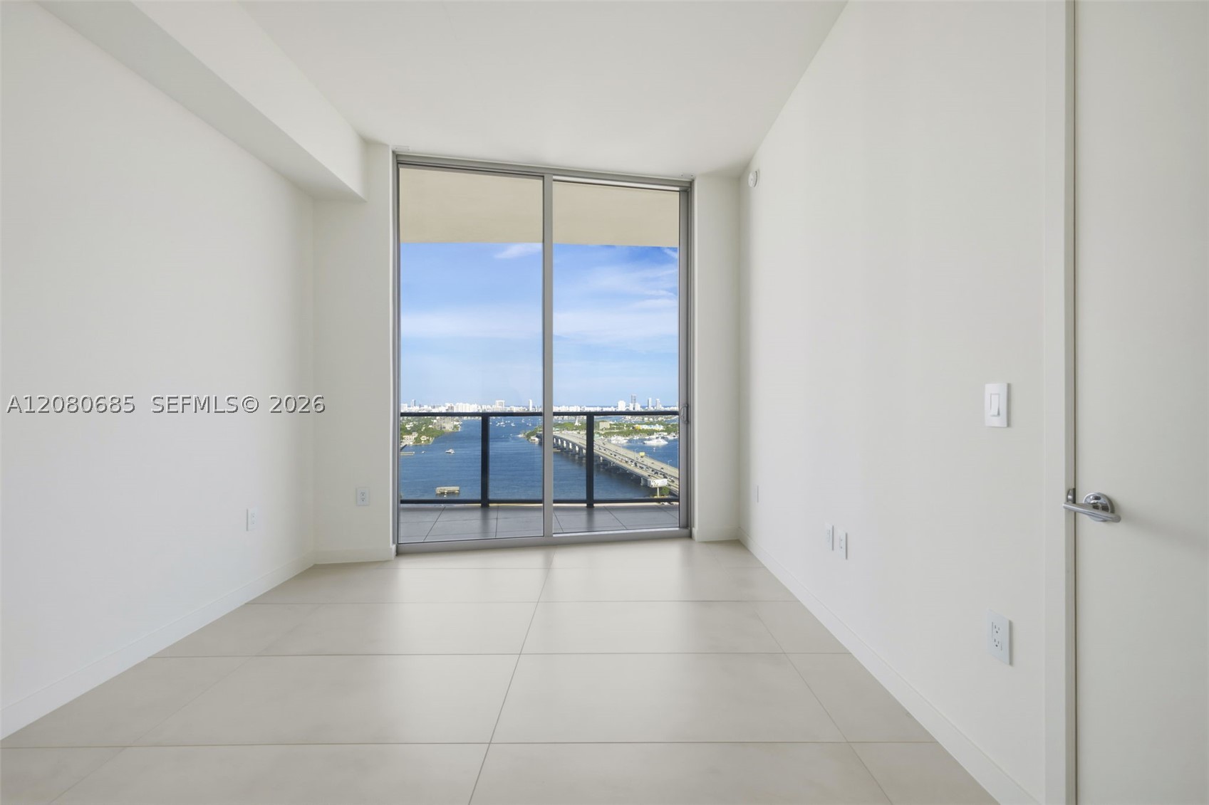 1400 Biscayne Blvd #2304, Miami FL 33132