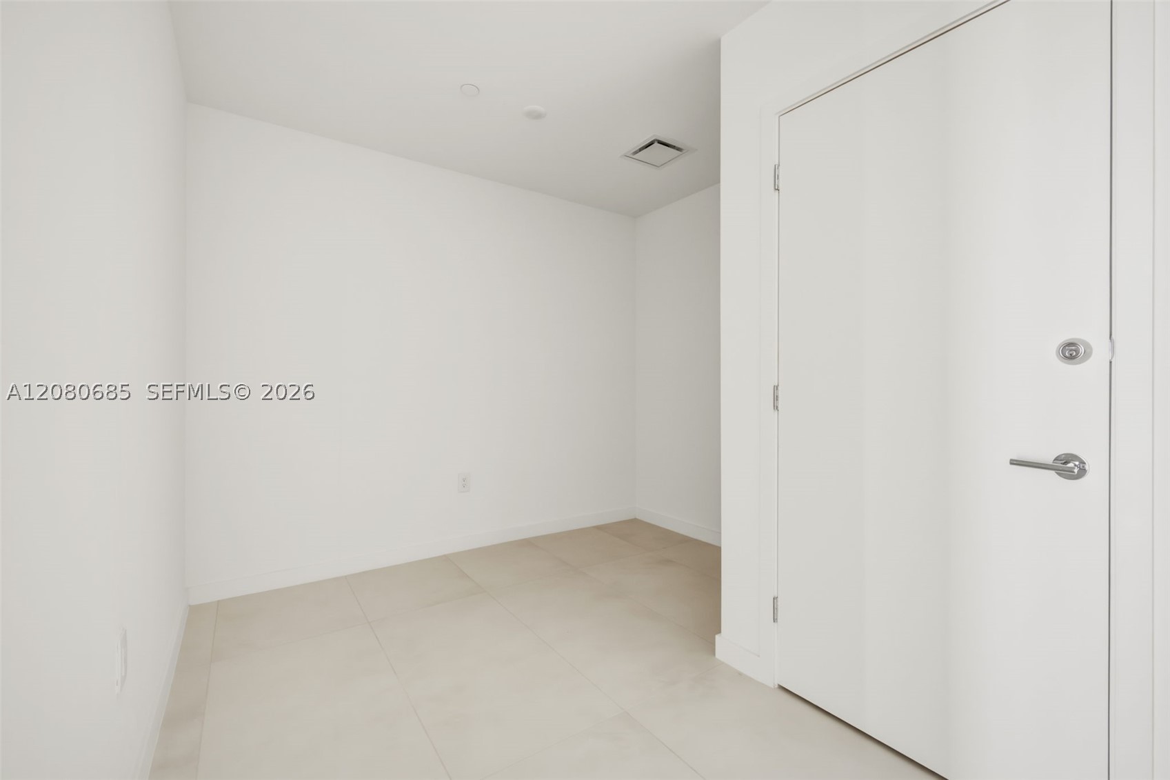 1400 Biscayne Blvd #2304, Miami FL 33132