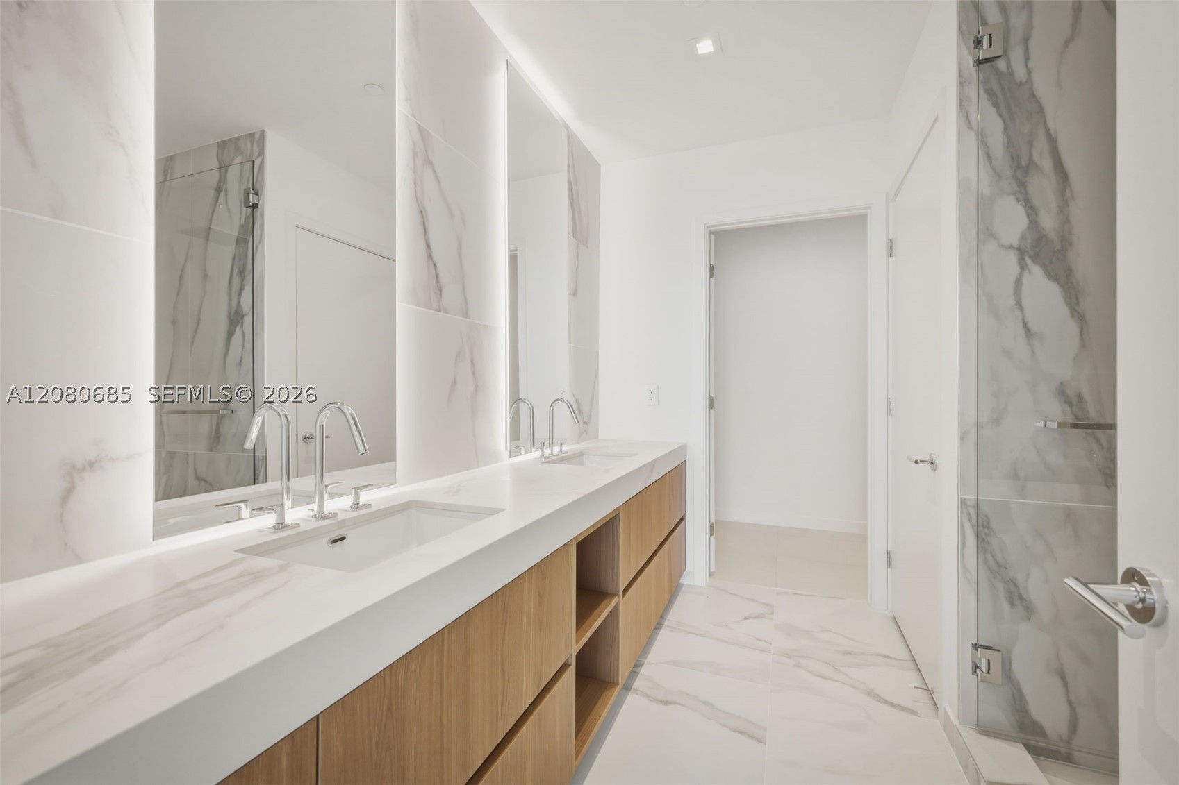 1400 Biscayne Blvd #2304, Miami FL 33132
