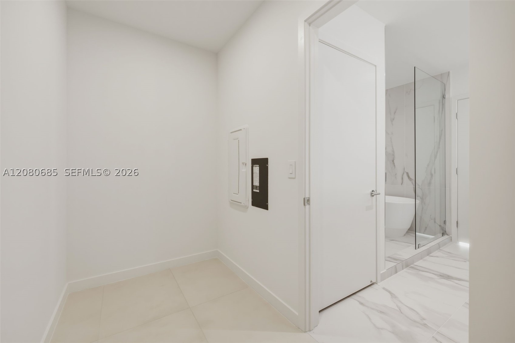 1400 Biscayne Blvd #2304, Miami FL 33132