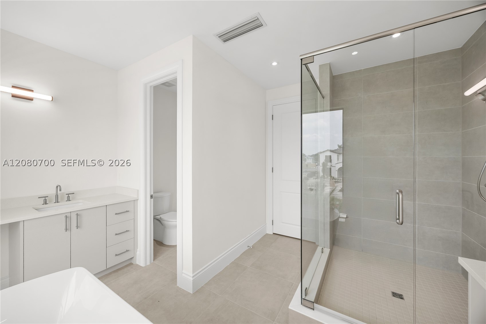 8540 NW 160th Terrace, Miami Lakes FL 33016