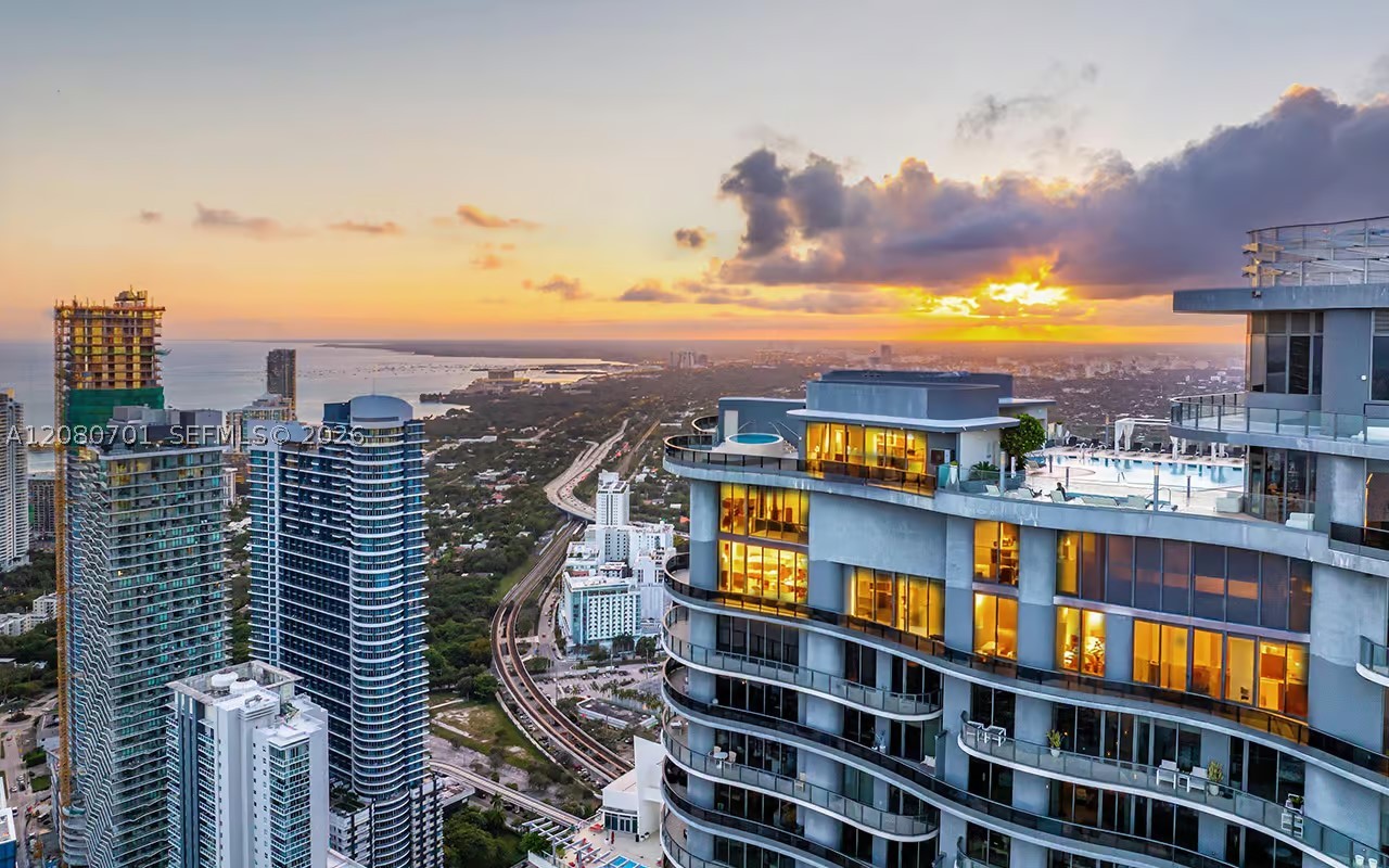 Miami FL 33131 - A12080701