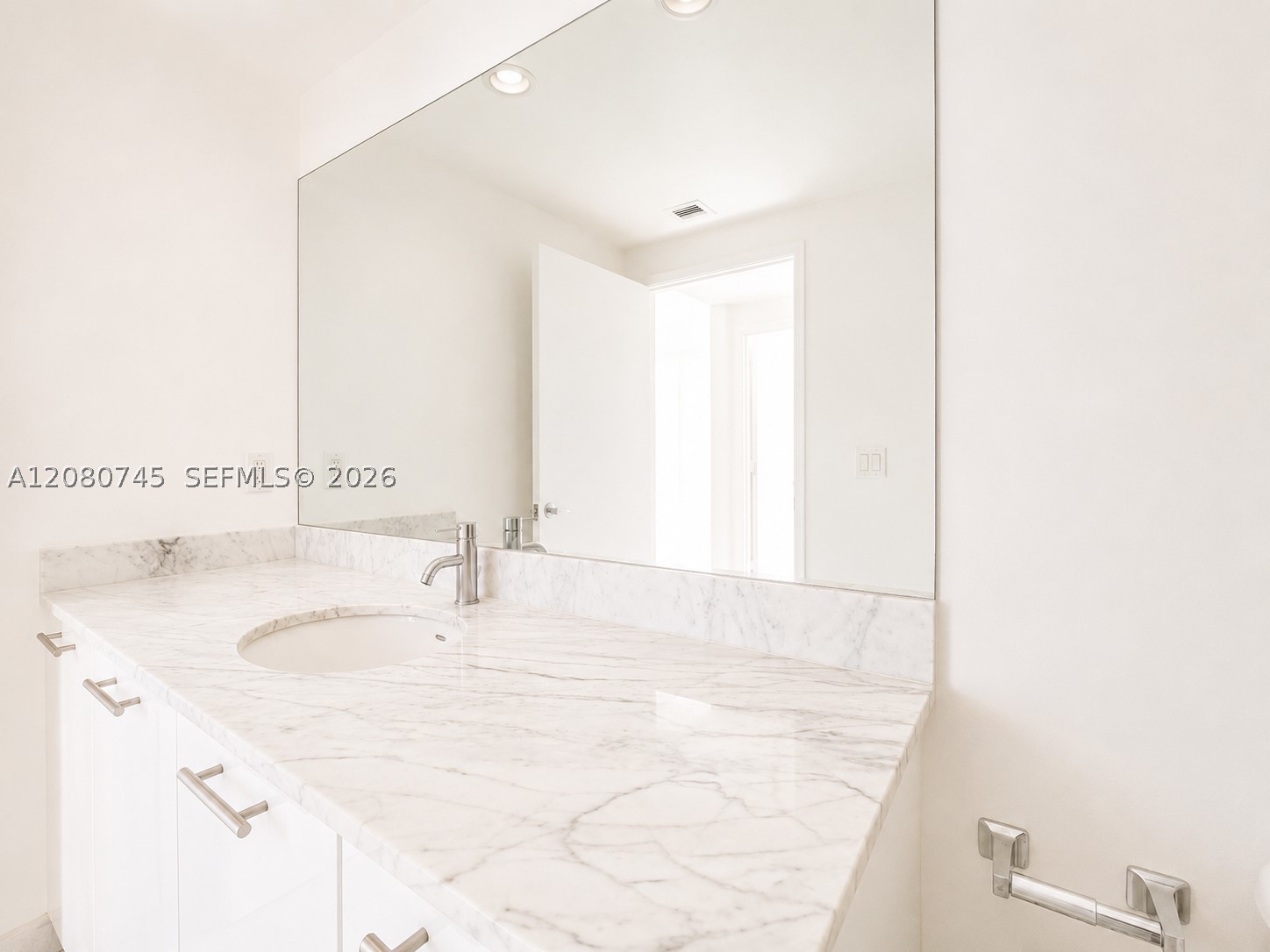 951 Brickell Ave #2407, Miami FL 33131