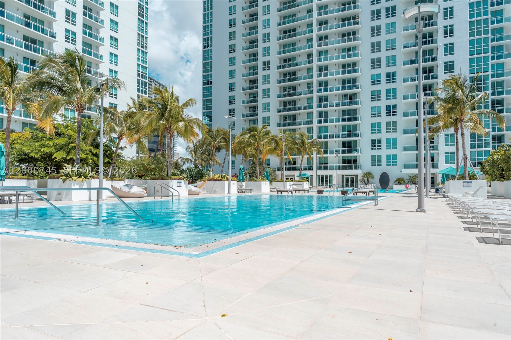 951 Brickell Ave #2407, Miami FL 33131