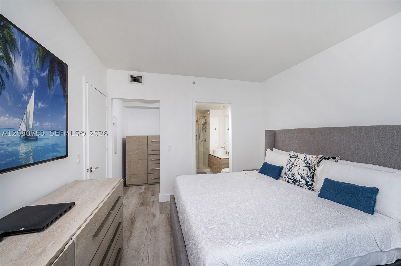 121 NE 34th St #3001, Miami FL 33137