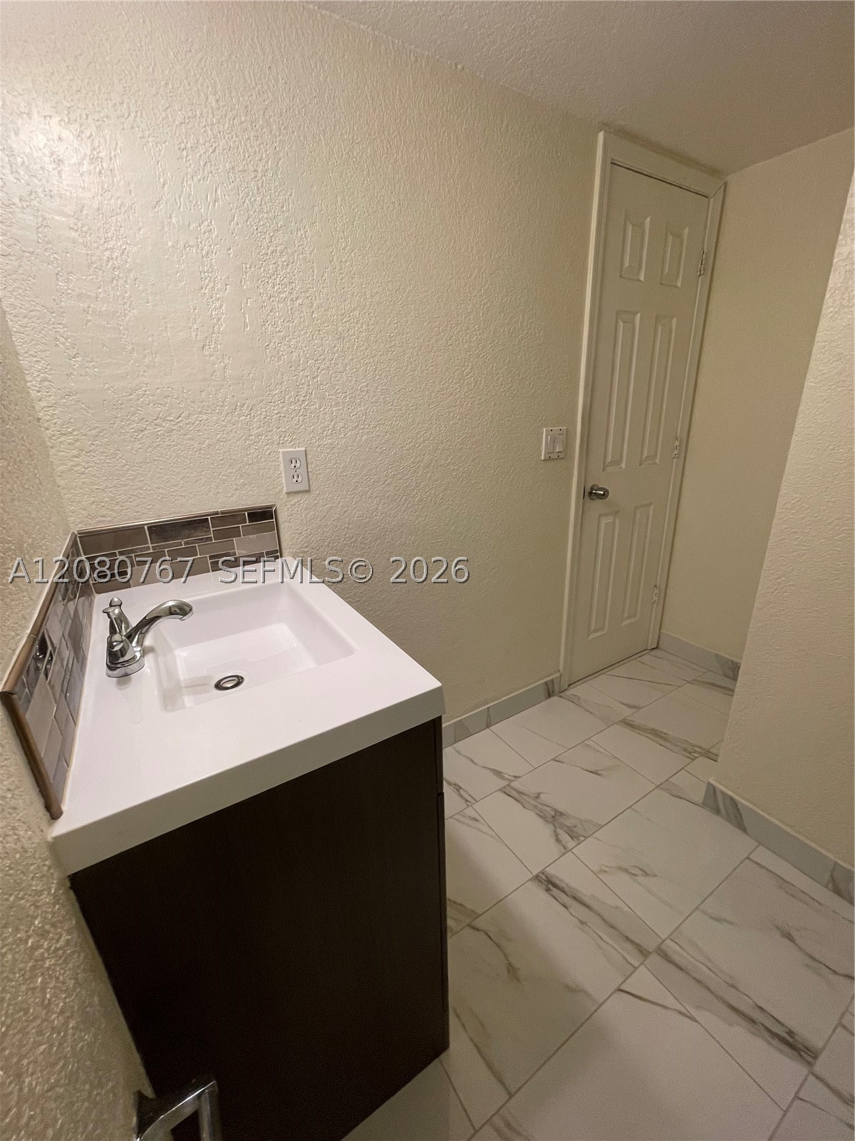 16240 Laurel Dr #101, Weston FL 33326