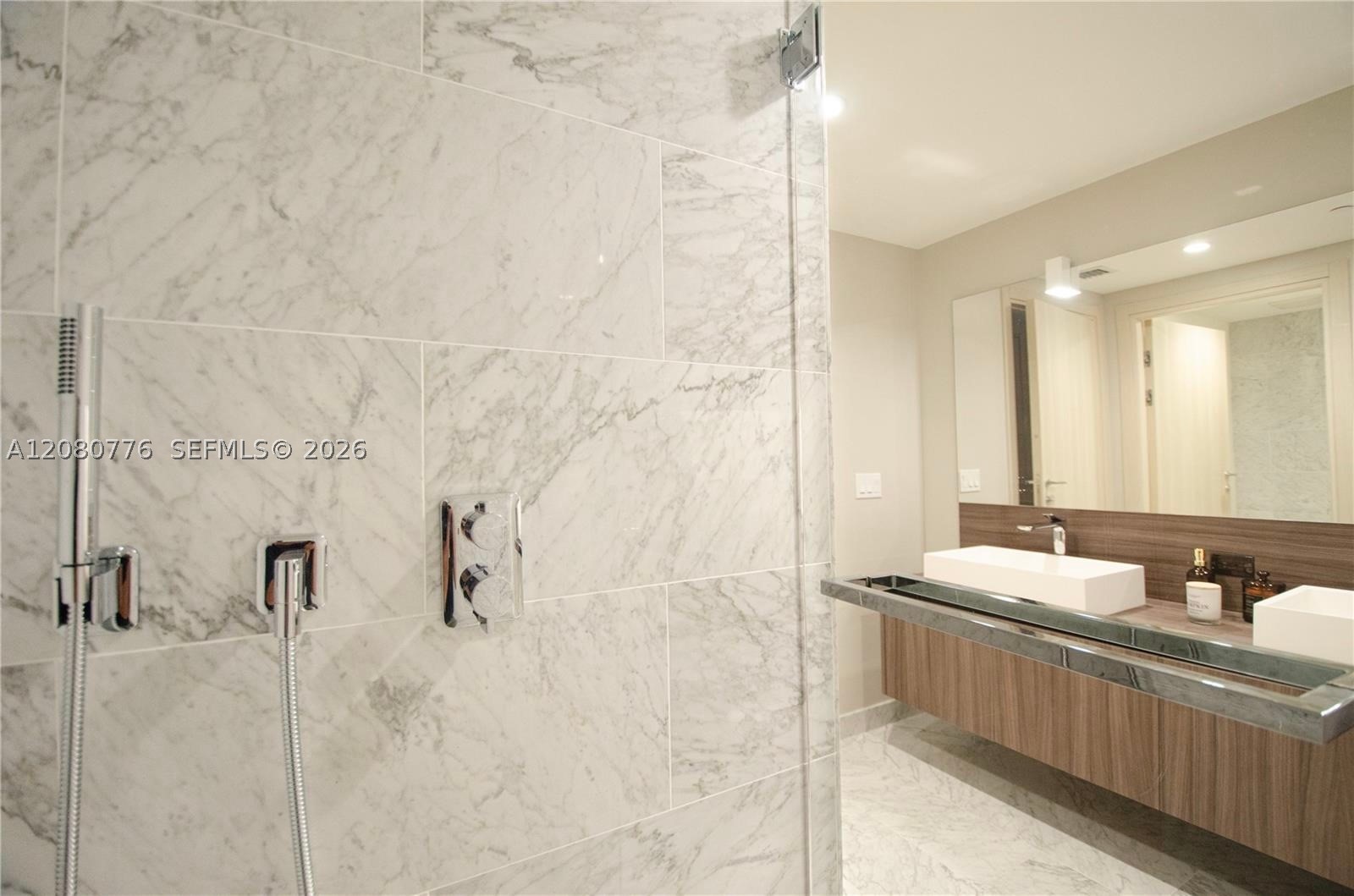 1000 Brickell Plz #4207, Miami FL 33131