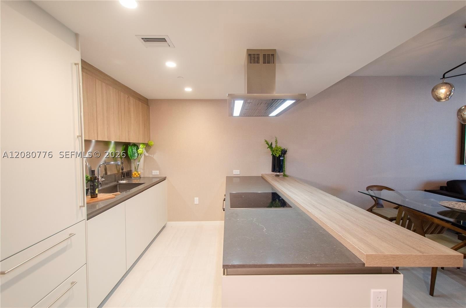 1000 Brickell Plz #4207, Miami FL 33131