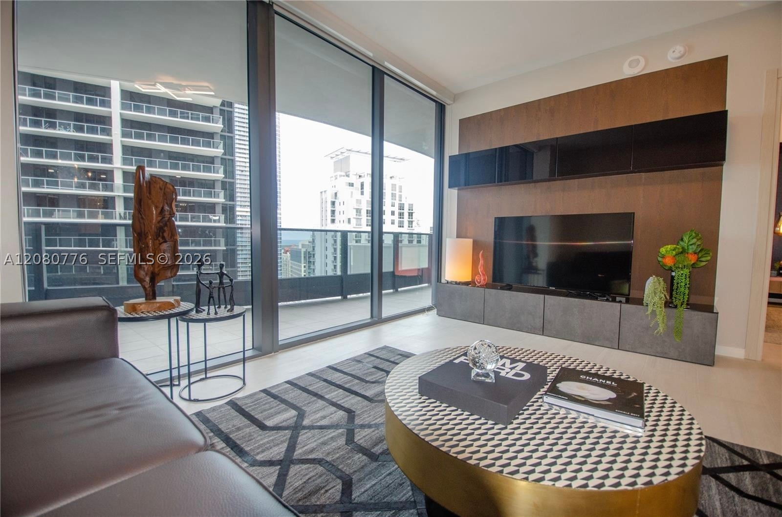 1000 Brickell Plz #4207, Miami FL 33131