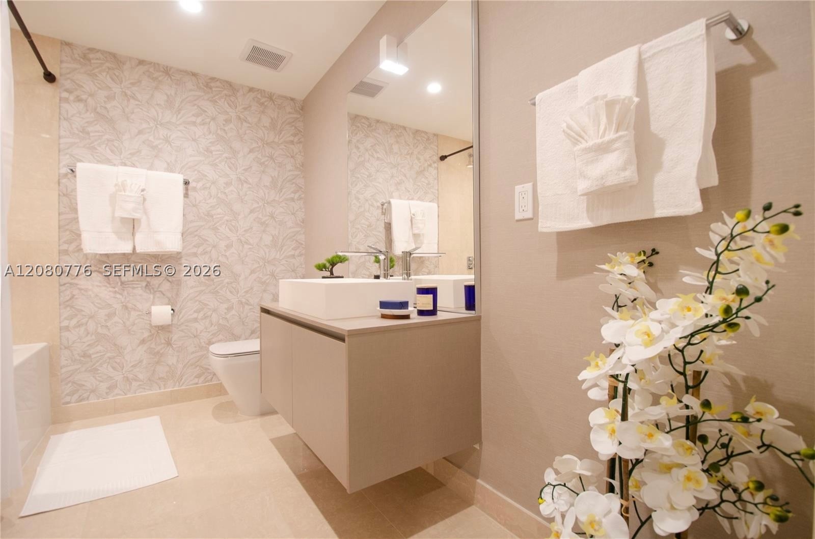 1000 Brickell Plz #4207, Miami FL 33131