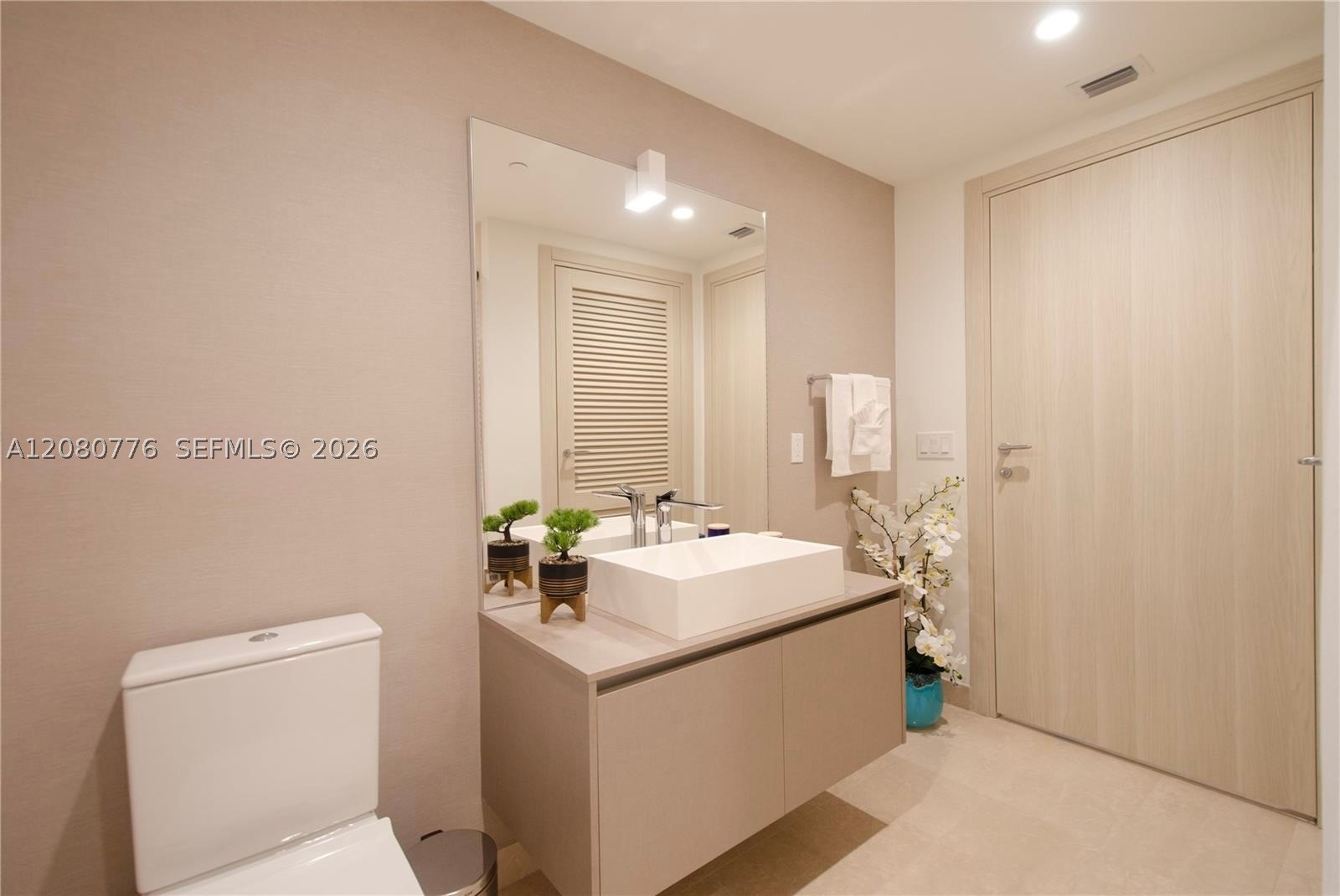 1000 Brickell Plz #4207, Miami FL 33131