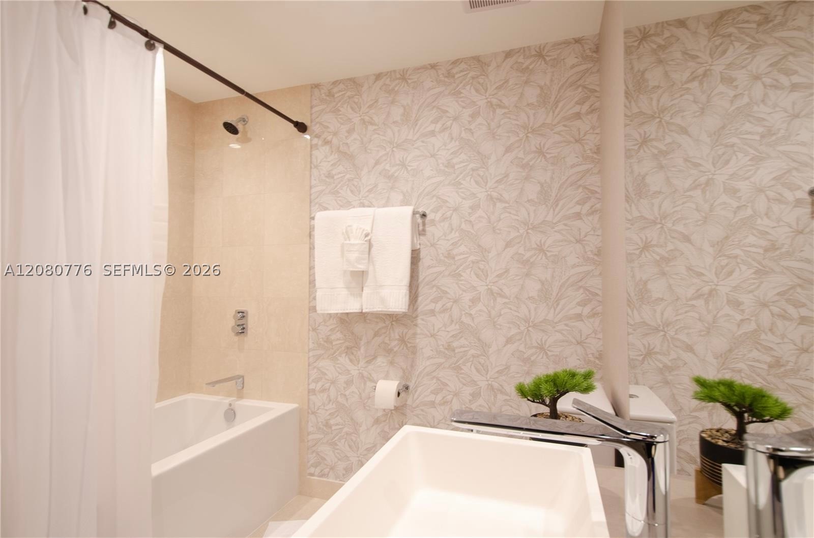 1000 Brickell Plz #4207, Miami FL 33131